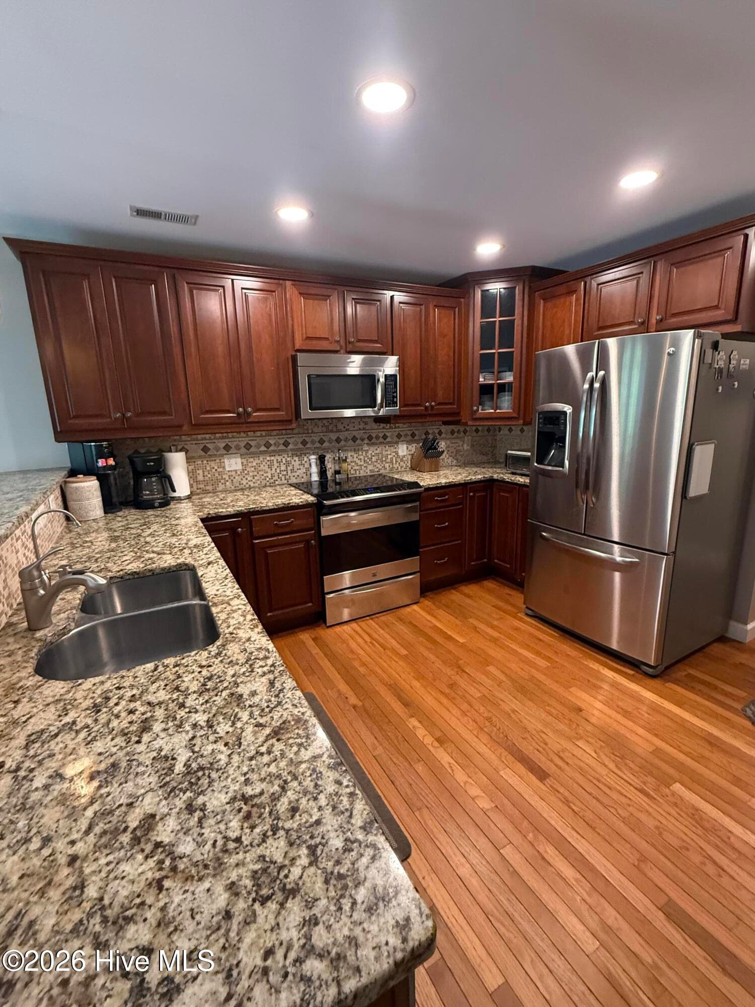 Single Family Residence at 303 Oakmont Drive, Hampstead, NC 28443, photo 17 of 41
