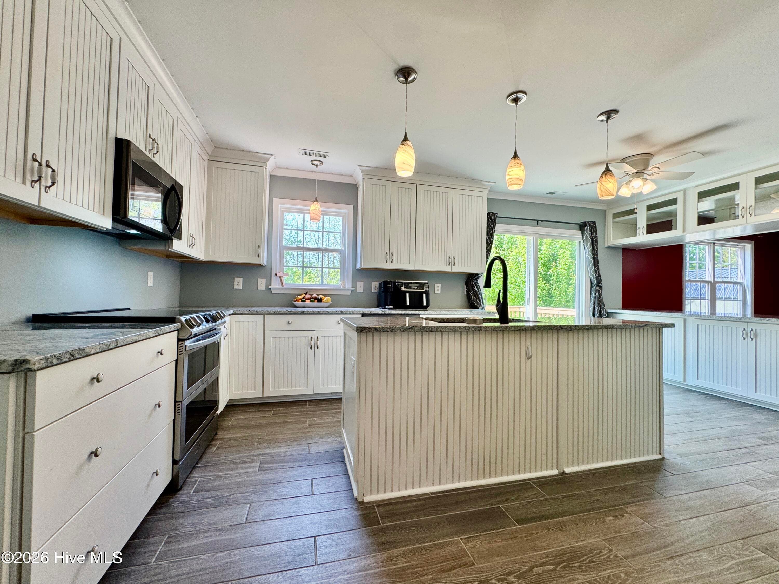 Single Family Residence at 2007 Melodie Lane, Morehead City, NC 28557, photo 2 of 7