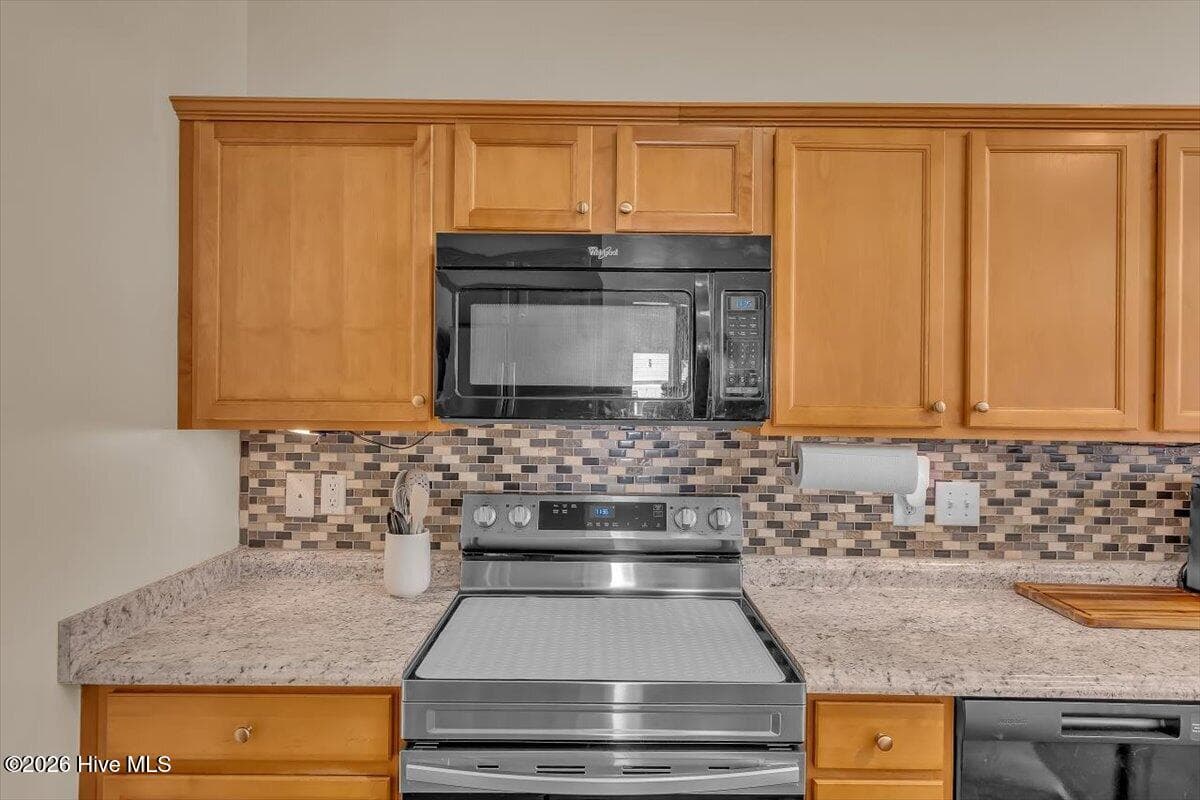 Single Family Residence at 118 Crooked Run Drive, New Bern, NC 28560, photo 17 of 49