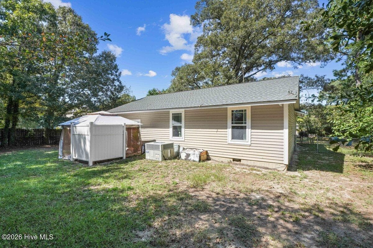 Single Family Residence at 111 Lakehurst Drive, Dudley, NC 28333, photo 8 of 49