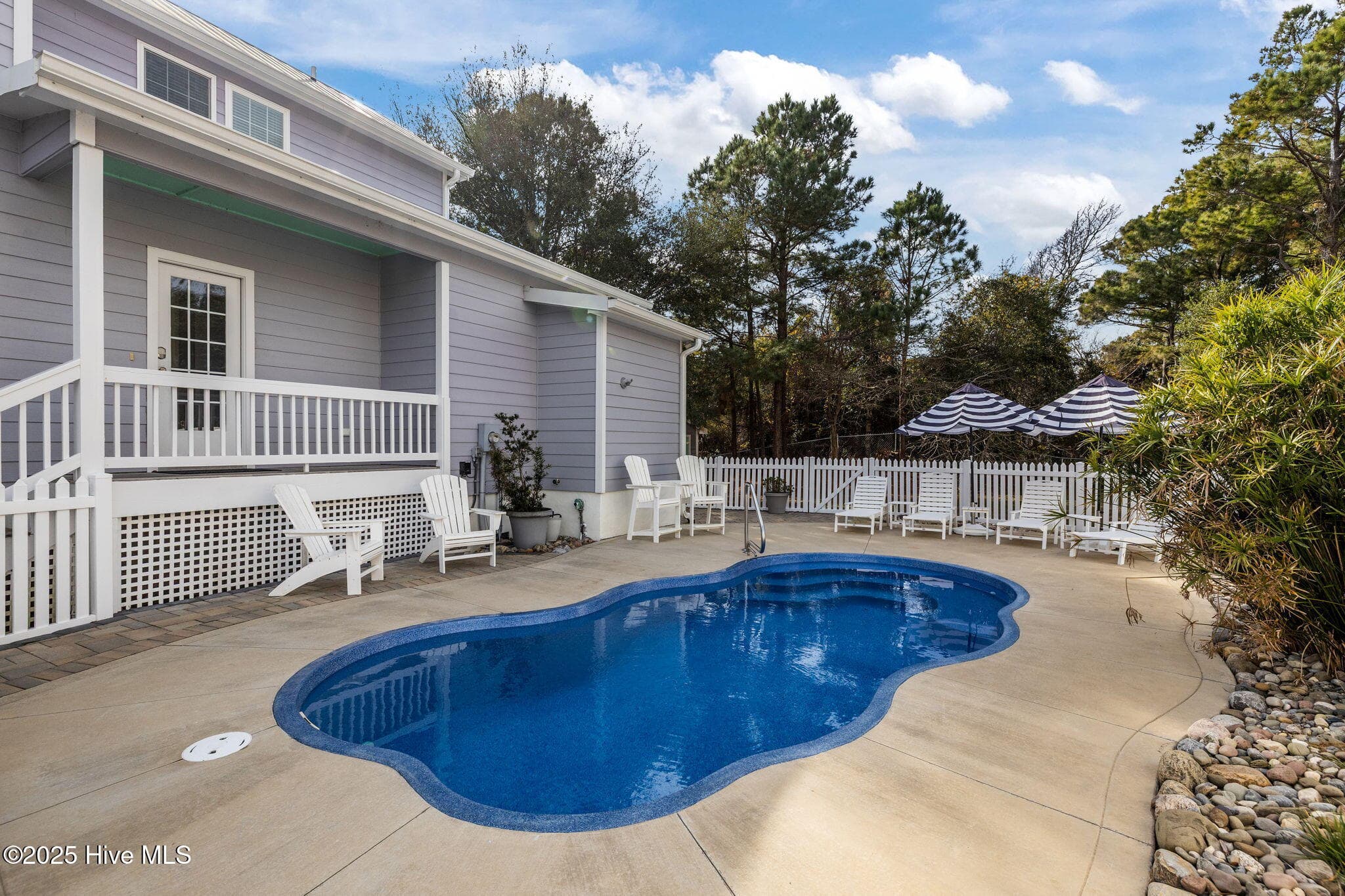 Single Family Residence at 320 Governor Safford Lane, Emerald Isle, NC 28594, photo 37 of 90