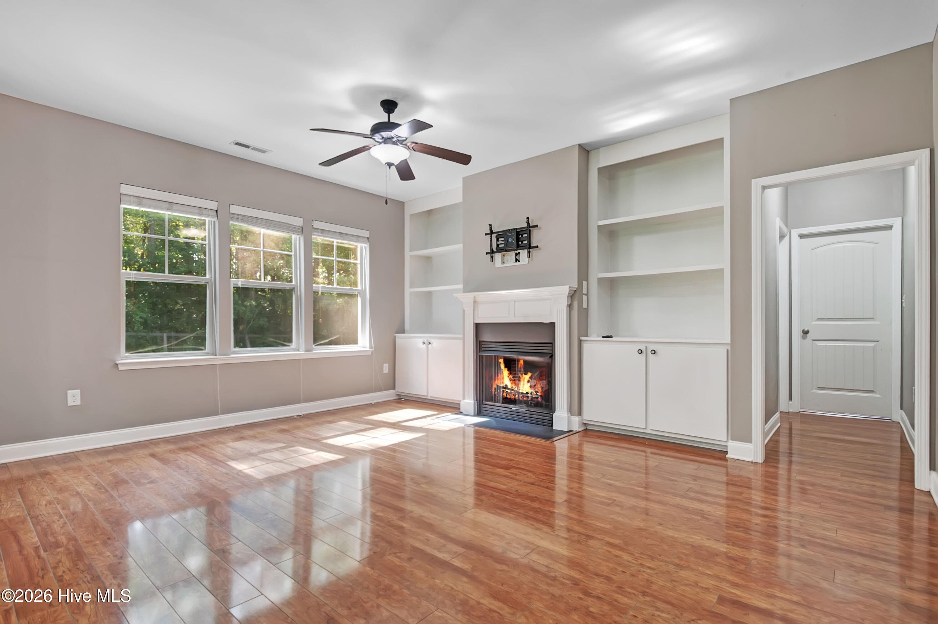 Single Family Residence at 105 Birdsong Court, Aberdeen, NC 28315, photo 3 of 40