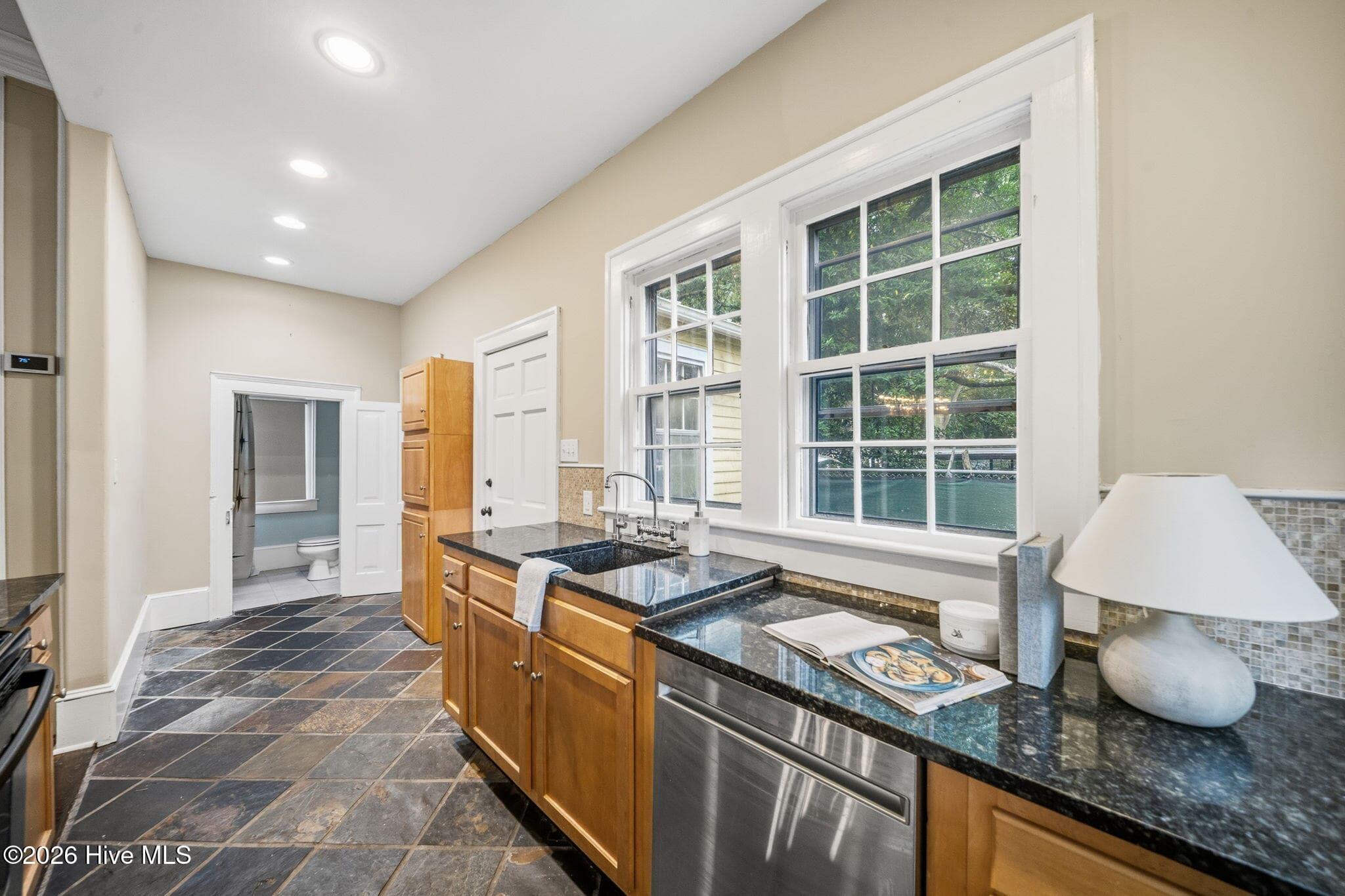 Single Family Residence at 106 Castle Street, Wilmington, NC 28401, photo 25 of 54