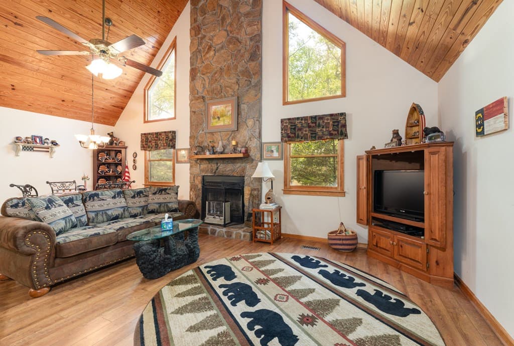 Single Family Residence at 374 Country Lane, Murphy, NC 28906, photo 2 of 4