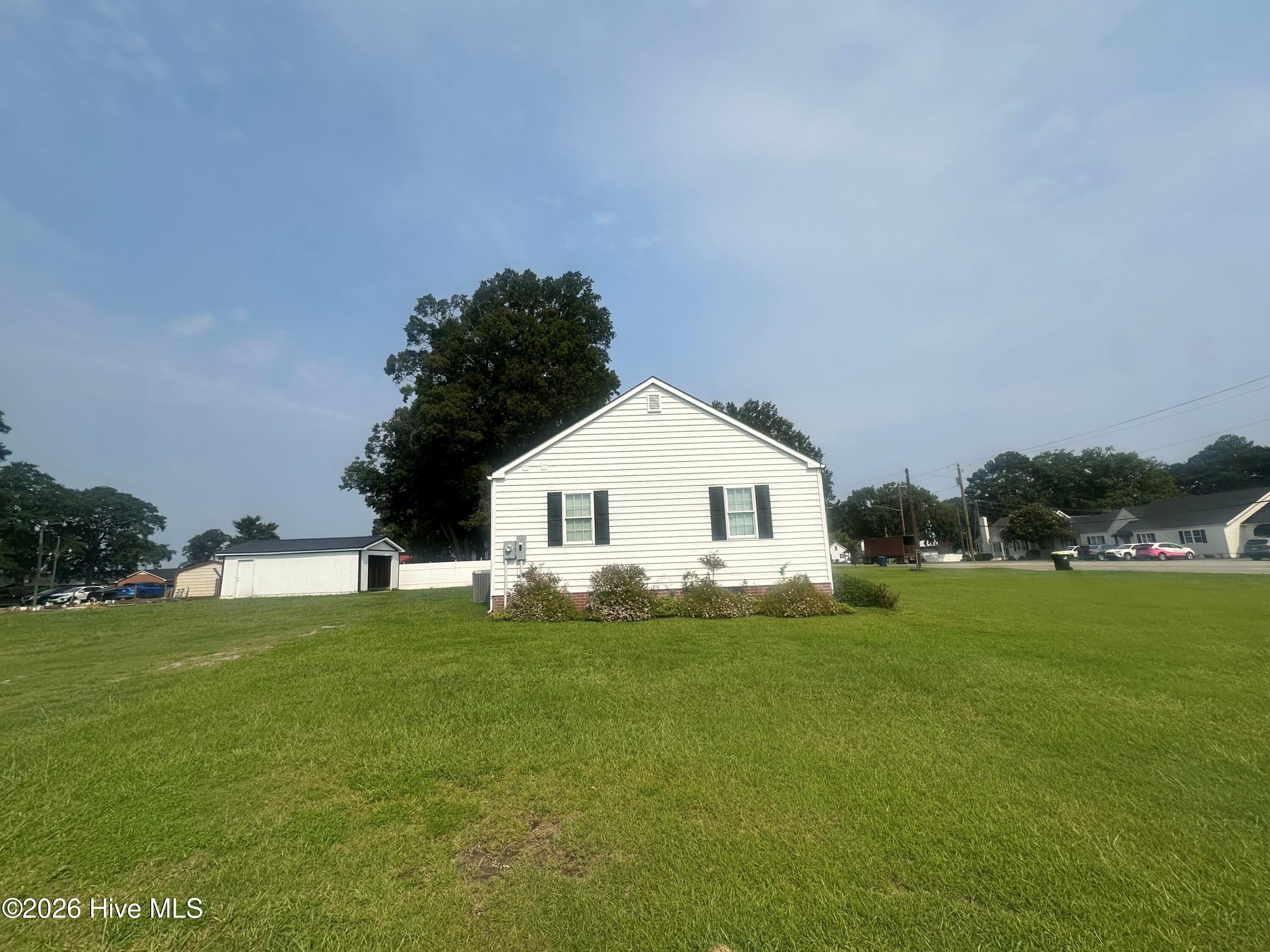 Single Family Residence at 622 E Memorial Drive, Ahoskie, NC 27910, photo 3 of 25