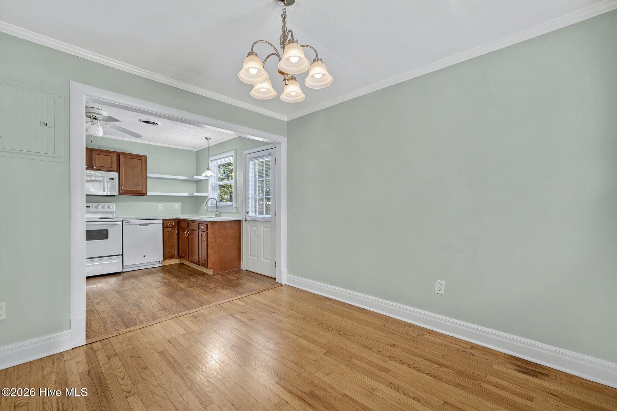 Single Family Residence at 3609 Wilshire Boulevard, Wilmington, NC 28403, photo 7 of 25