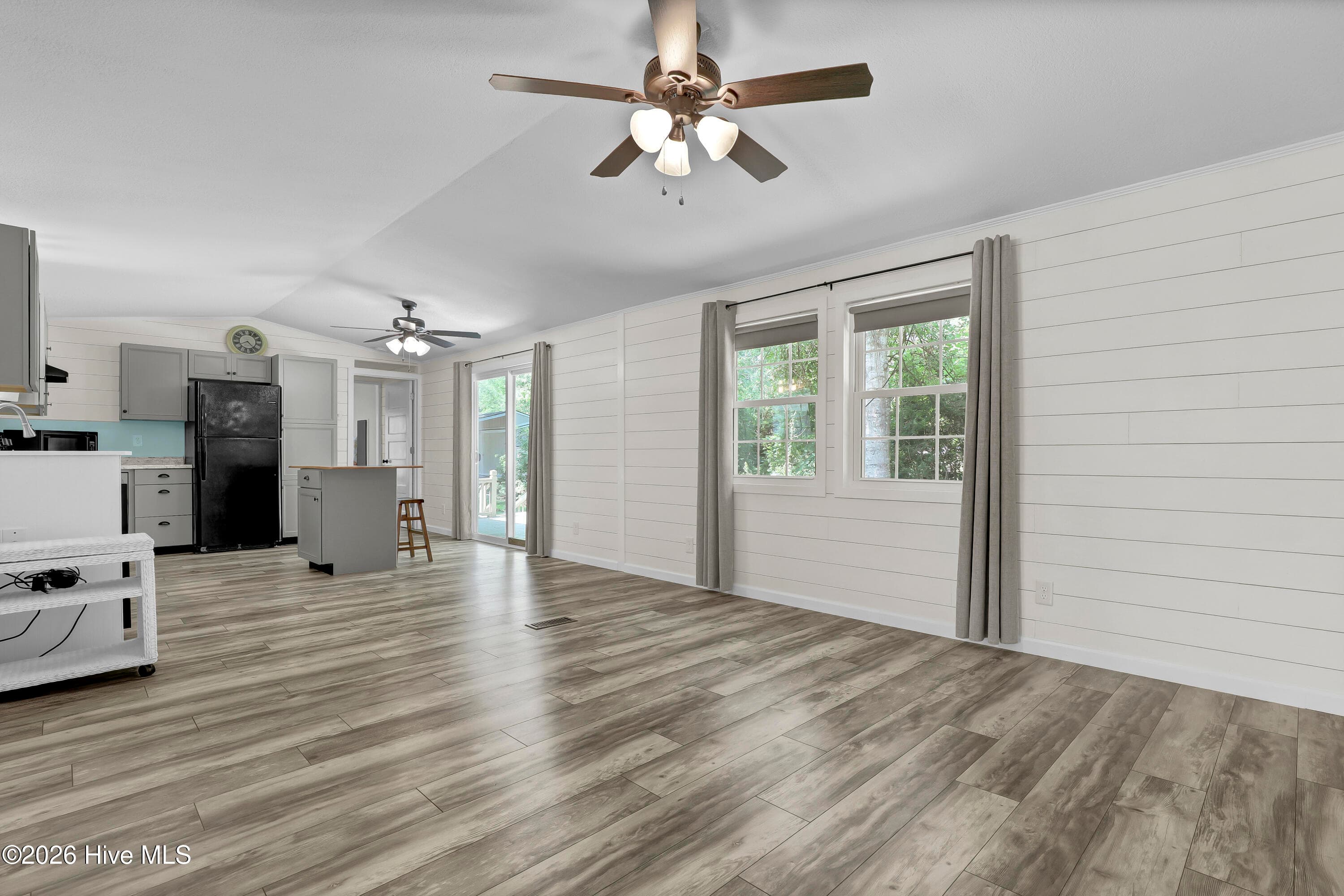 Manufactured Home at 714 Cedar Avenue, Hampstead, NC 28443, photo 16 of 30