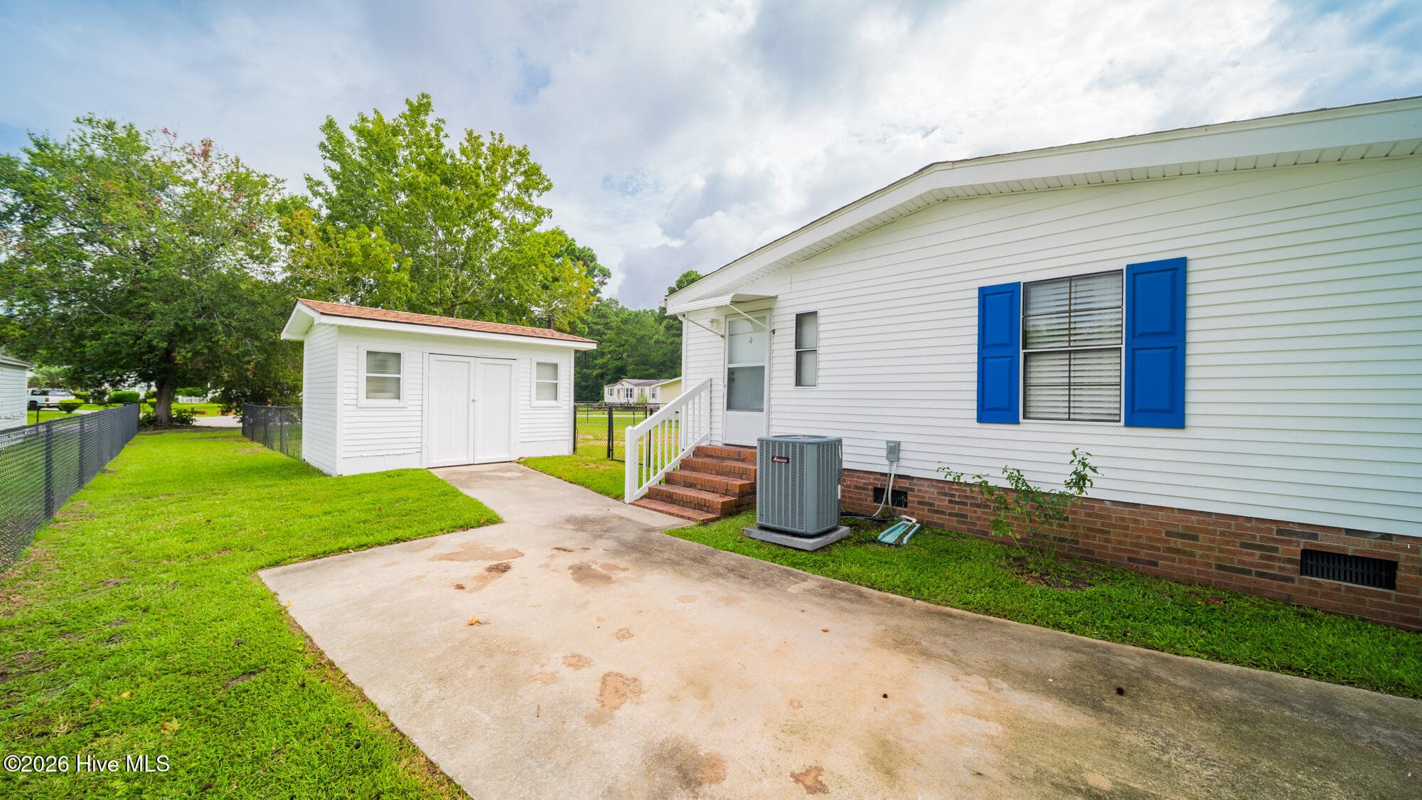Manufactured Home at 1076 Clubview Lane SW, Calabash, NC 28467, photo 21 of 23