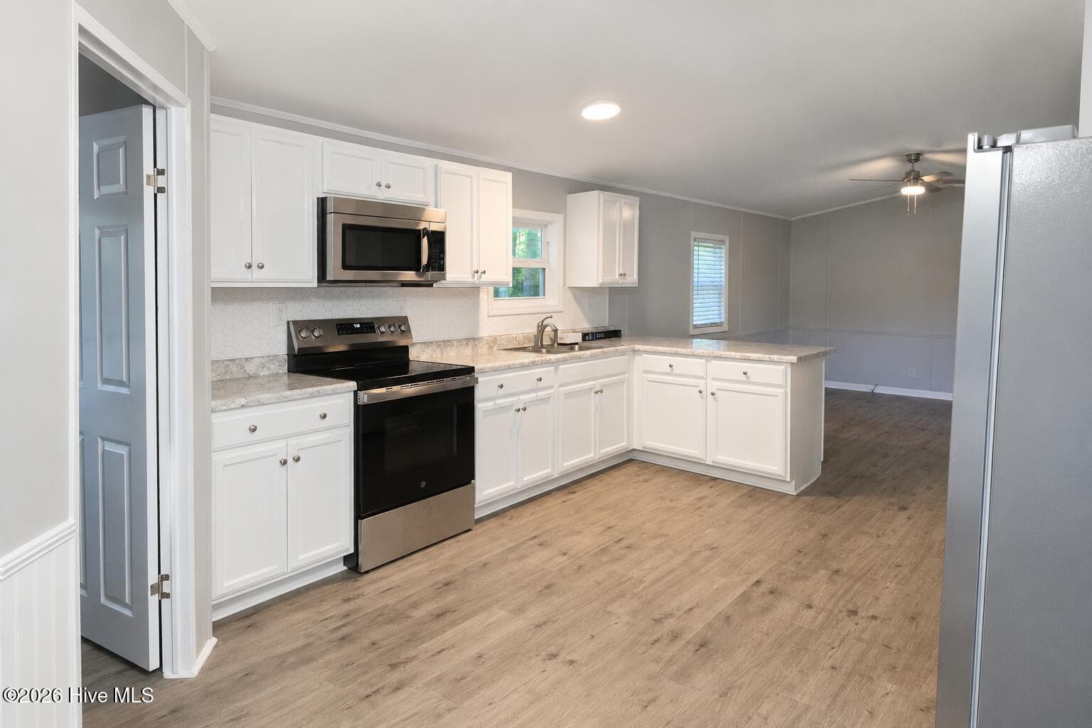 Manufactured Home at 208 Branson Way, Holly Ridge, NC 28445, photo 6 of 11