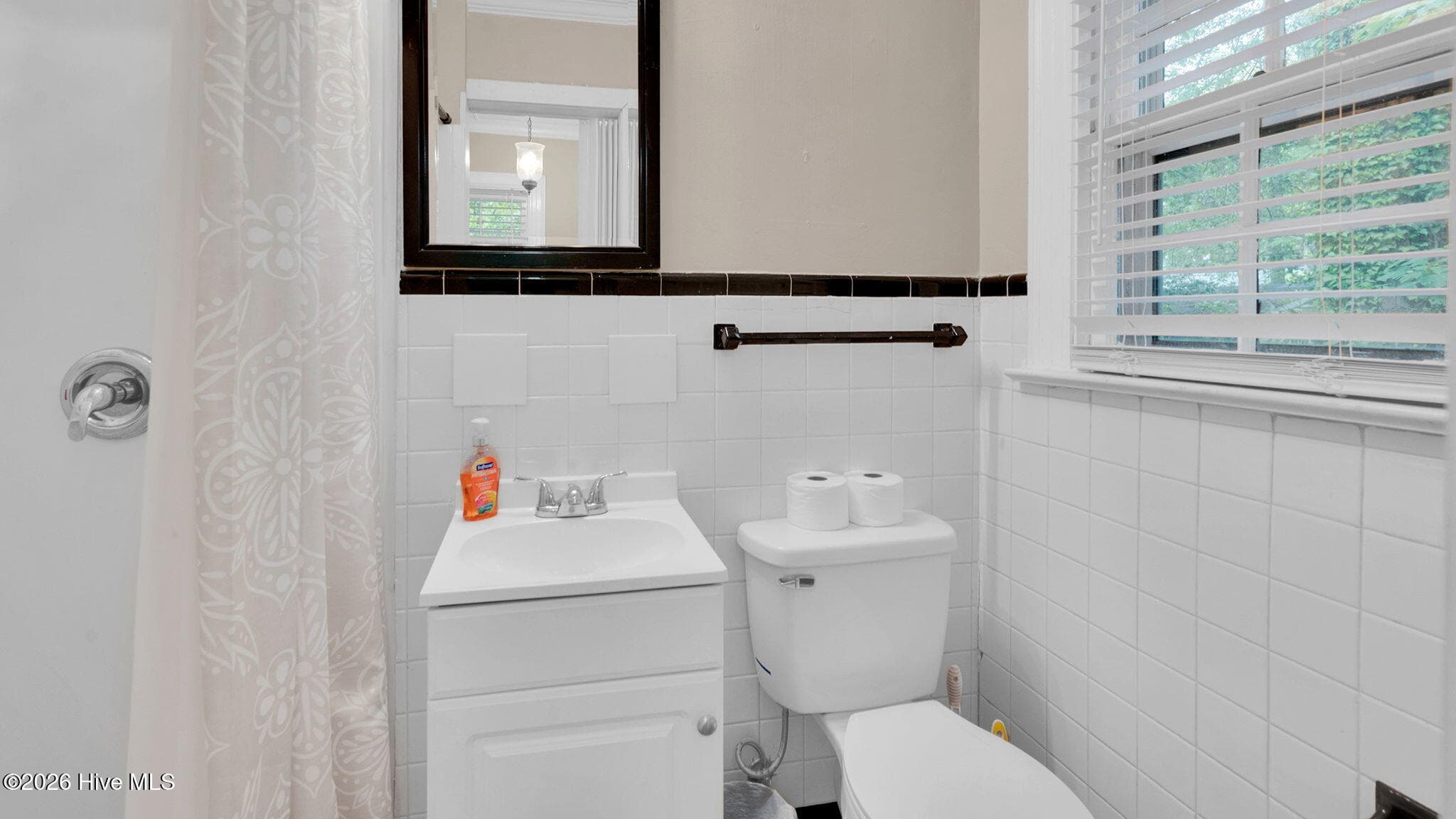 owner bath - 1902 Sherwood Drive, Greenville, NC 27858