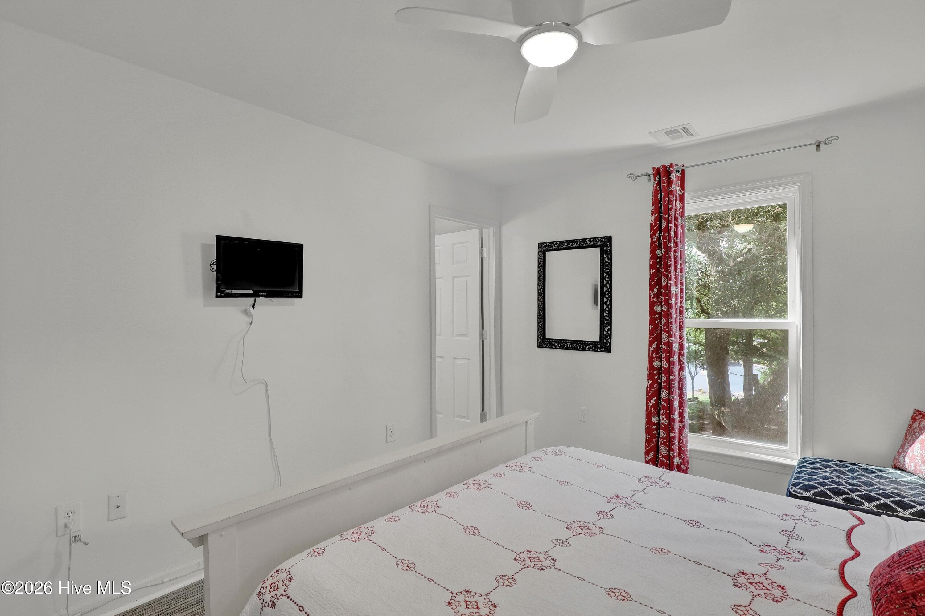 Single Family Residence at 109 Sea Urchin Court, Surf City, NC 28445, photo 14 of 49