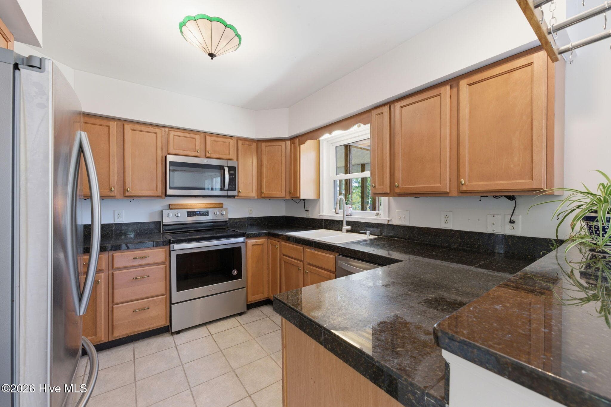 Single Family Residence at 913 Hearthside Court, New Bern, NC 28560, photo 14 of 49