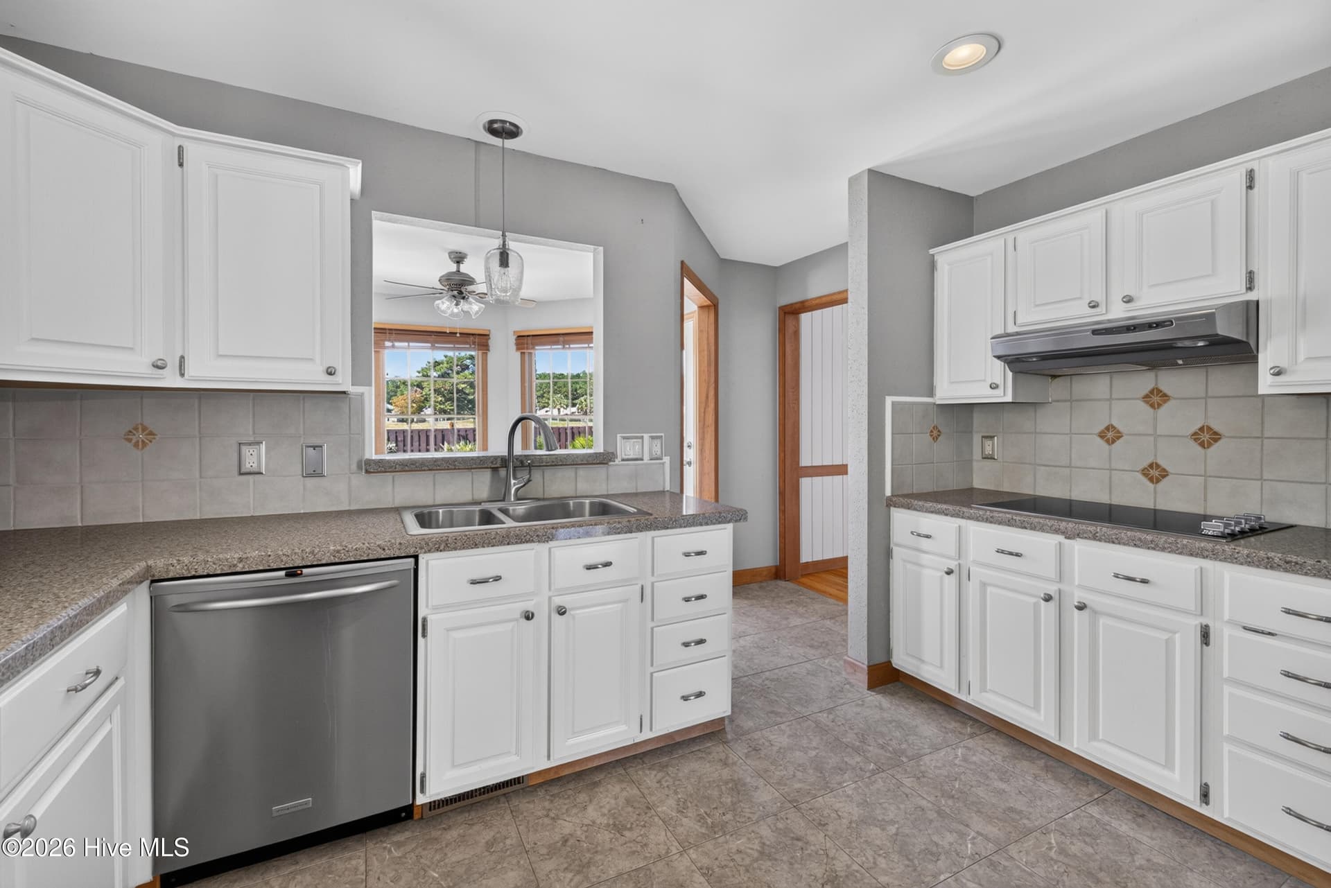 Single Family Residence at 106 Bogey Court, Hampstead, NC 28443, photo 24 of 52