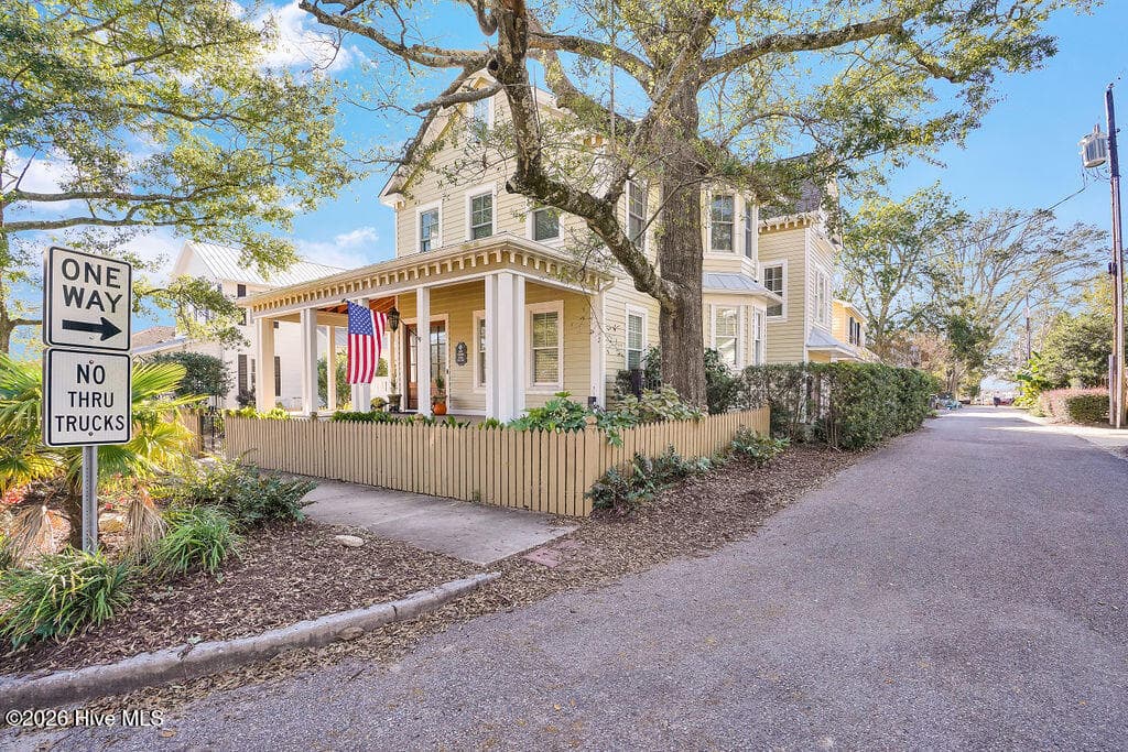 Townhouse at 311 Champion Court SE, Southport, NC 28461, photo 6 of 11