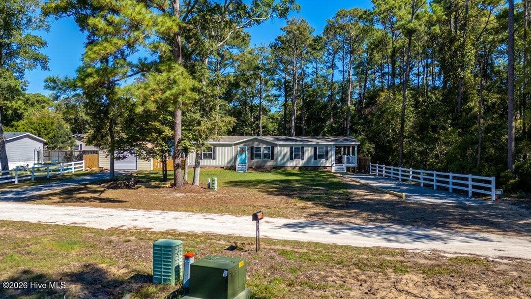 Manufactured Home at 3459 Lakeview Drive SW, Supply, NC 28462, photo 10 of 70