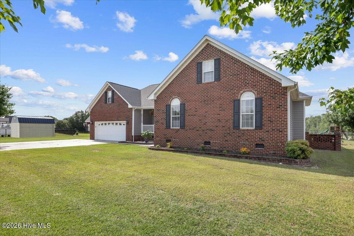 Front angle - 105 Pointe Drive, La Grange, NC 28551
