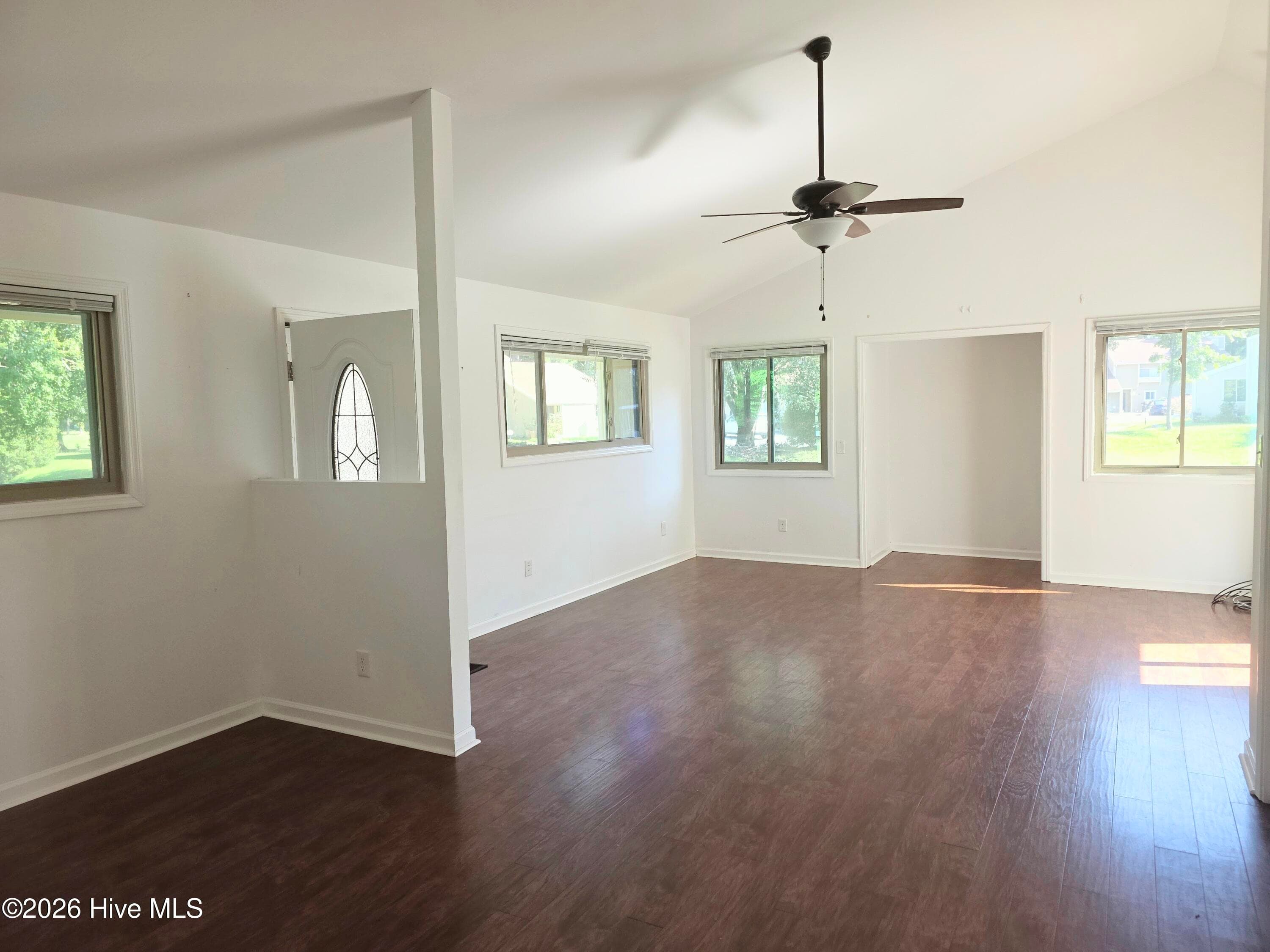 Townhouse at 114 Quarterdeck, New Bern, NC 28562, photo 6 of 33