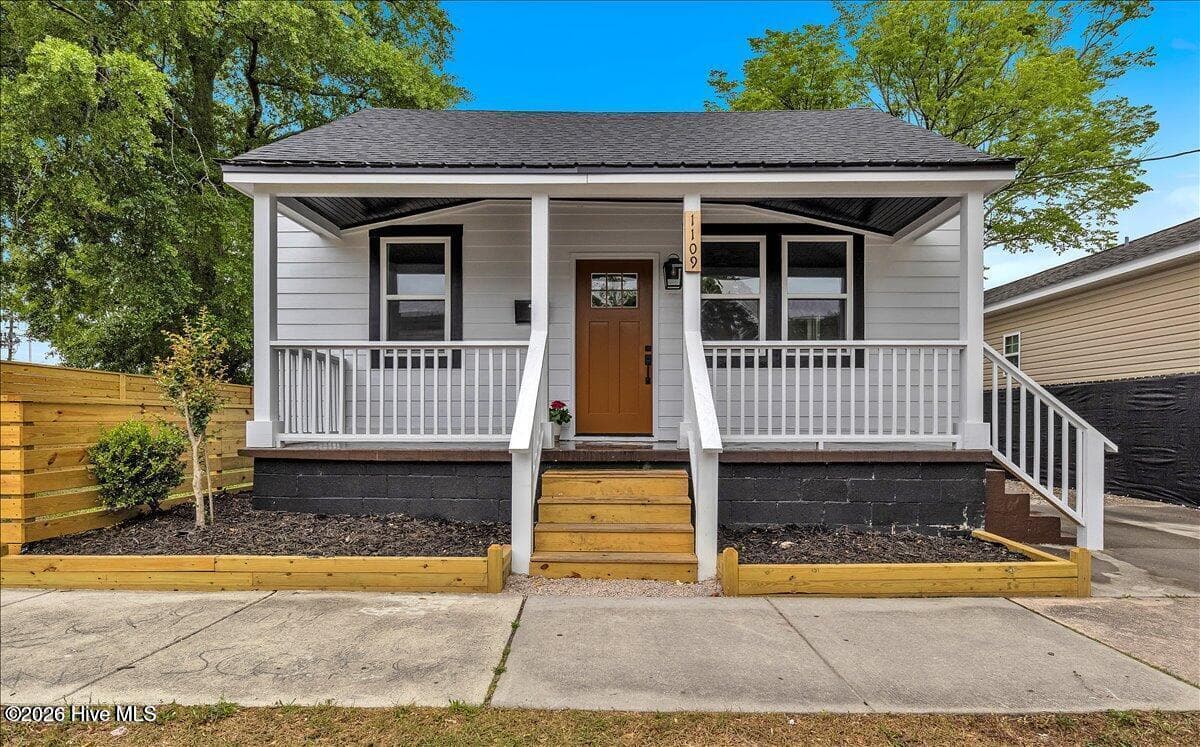Single Family Residence at 1109 Dock Street, Wilmington, NC 28401, photo 2 of 24