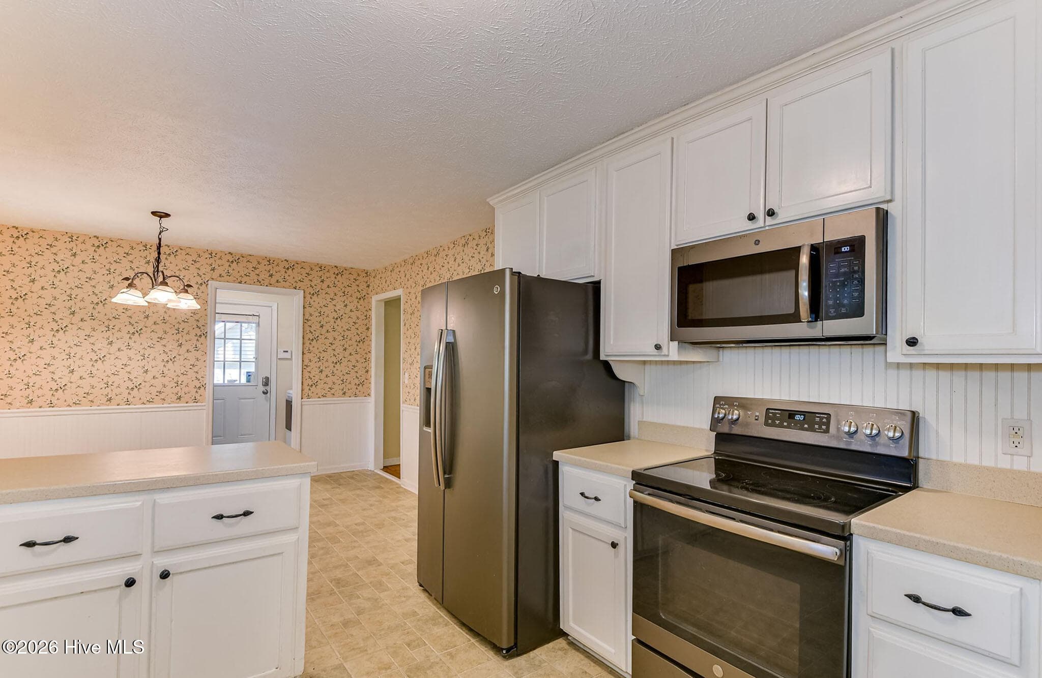Single Family Residence at 6 Gregory Court, North Augusta, SC 29860, photo 4 of 40