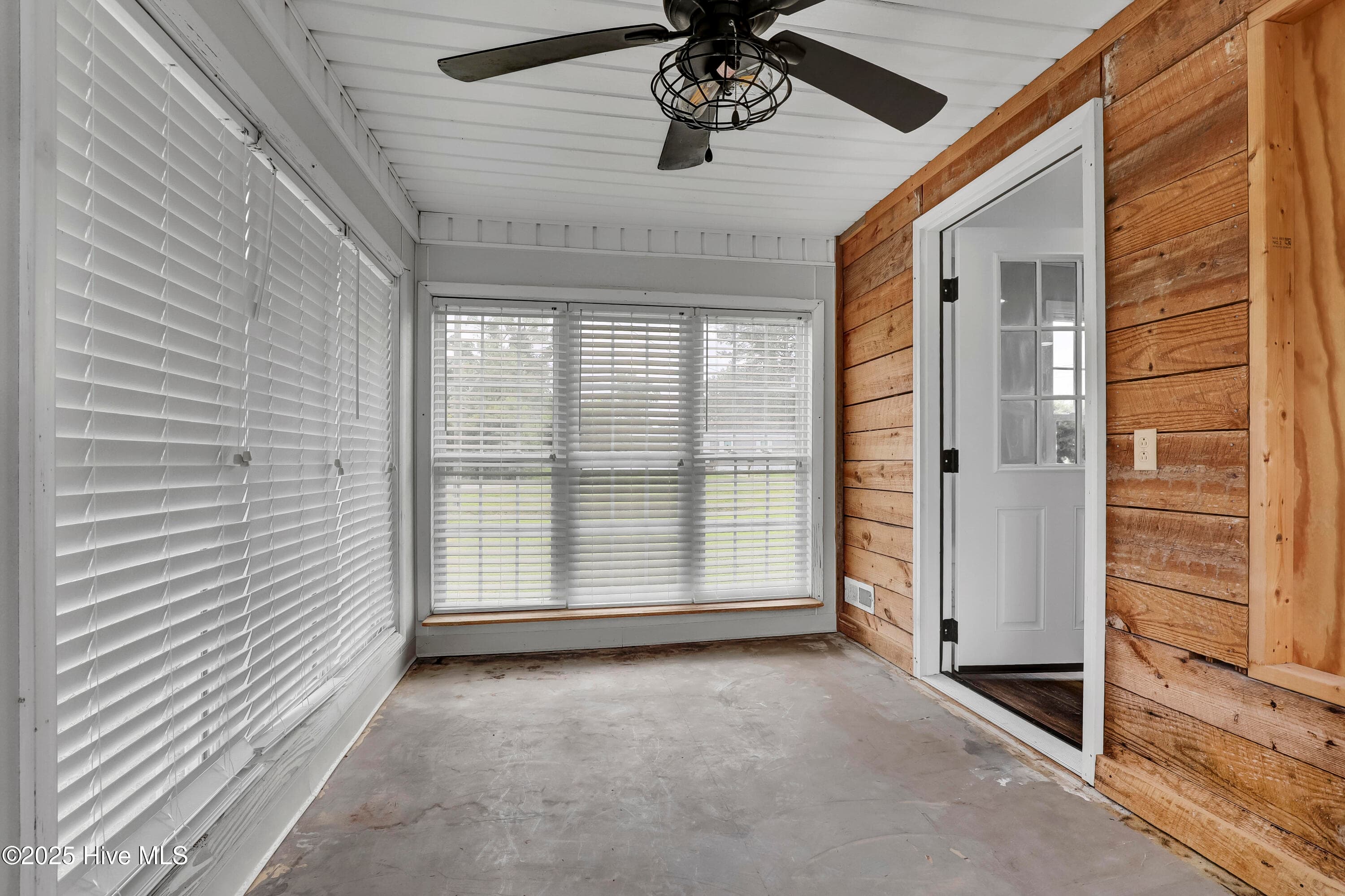 Single Family Residence at 2971 Penderlea Highway, Burgaw, NC 28425, photo 14 of 26