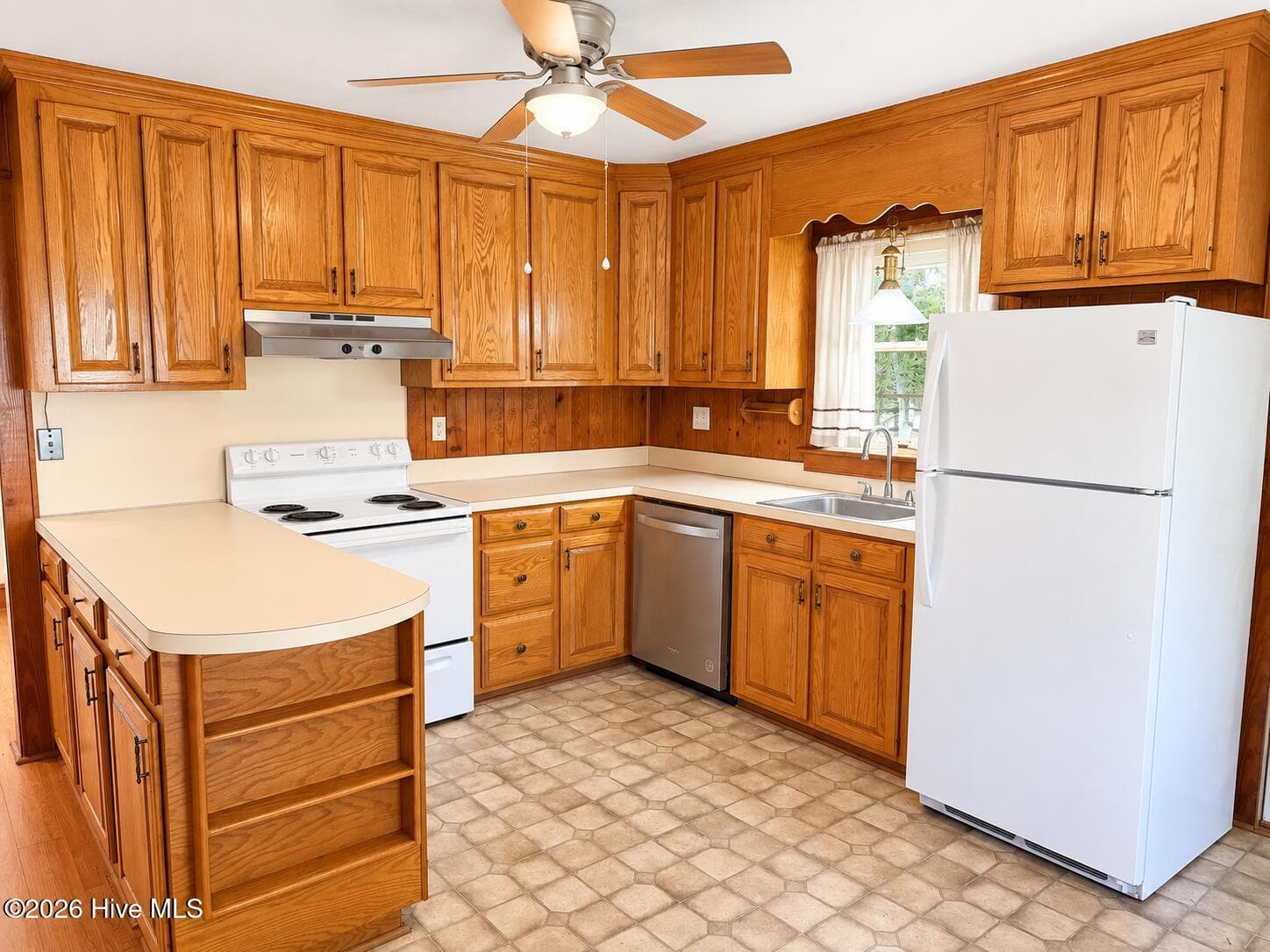Single Family Residence at 601 Howard Street, Columbia, NC 27925, photo 8 of 20