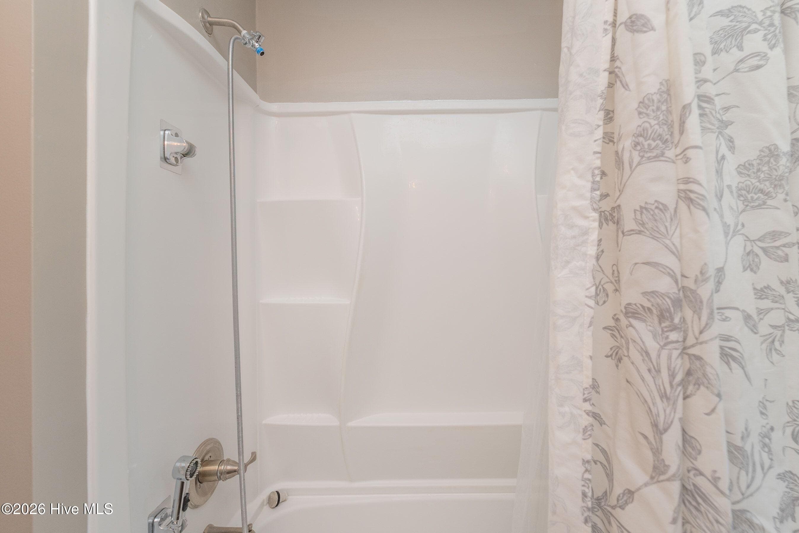 Tub/Shower combo - 210 Dunbarton Circle SE, Aiken, SC 29803