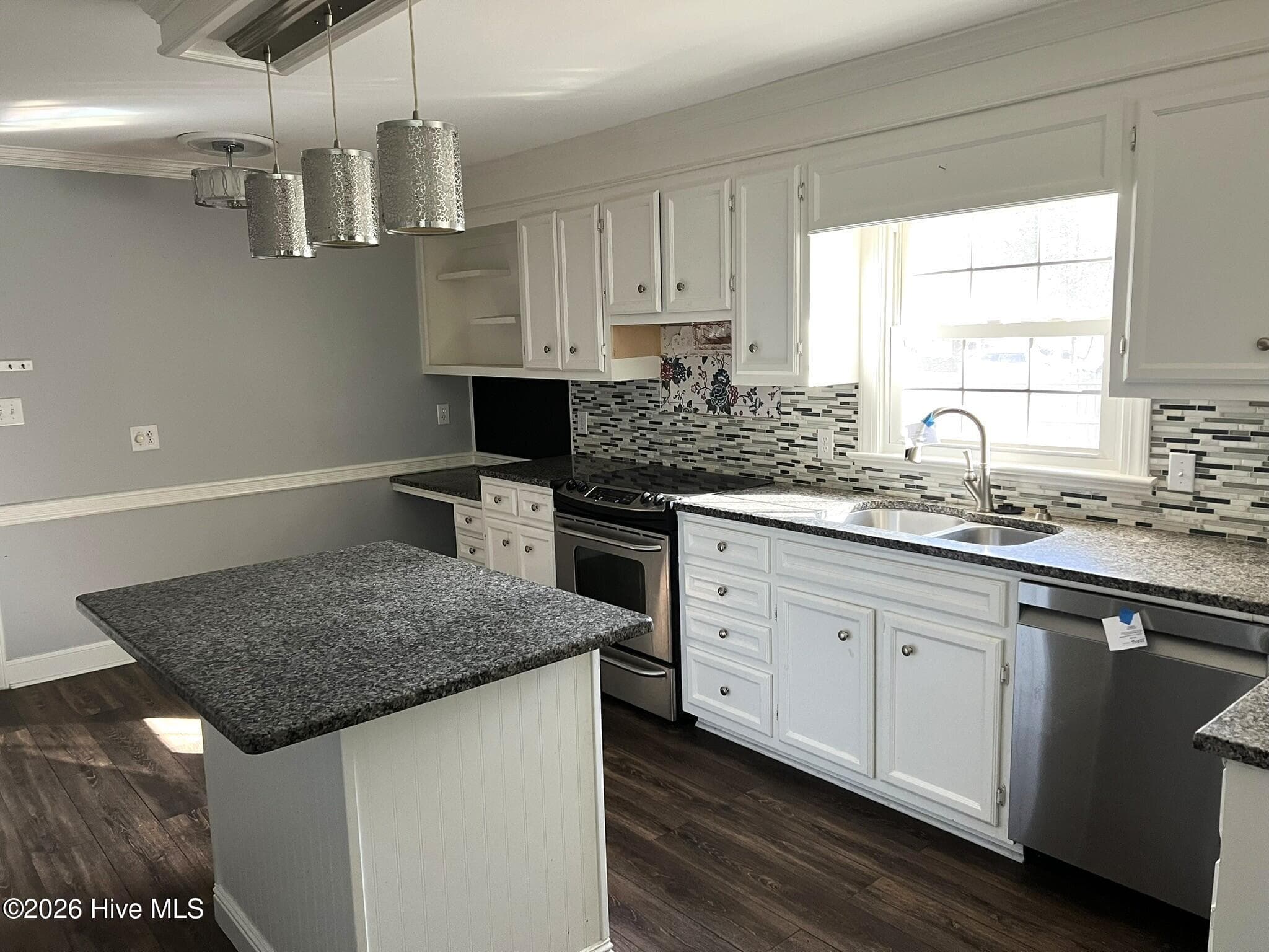 Single Family Residence at 214 E Raintree Lane, Goldsboro, NC 27534, photo 5 of 24