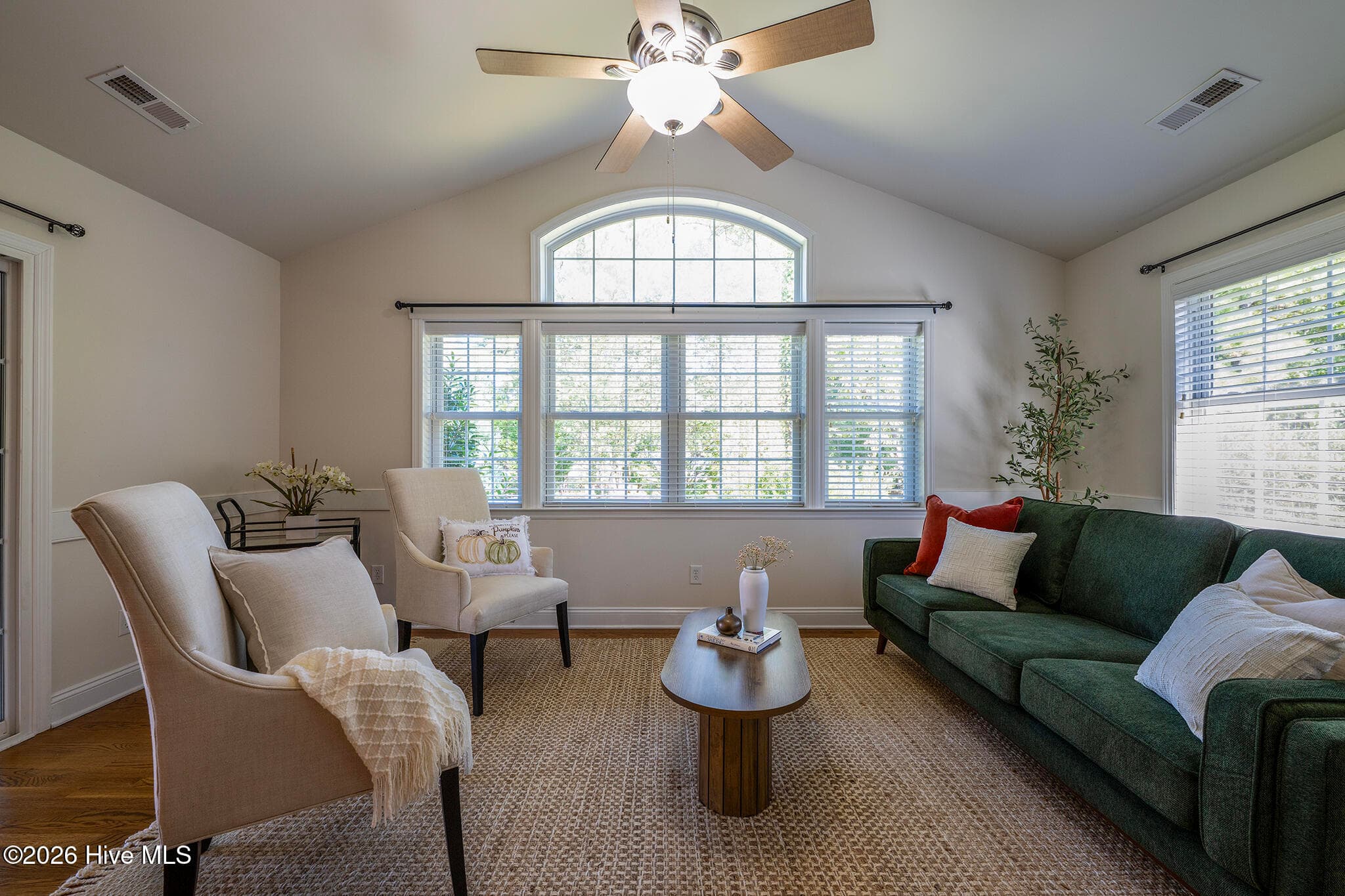 Breakfast Nook/Sitting Area - 5505 Blackbeard Lane, New Bern, NC 28560
