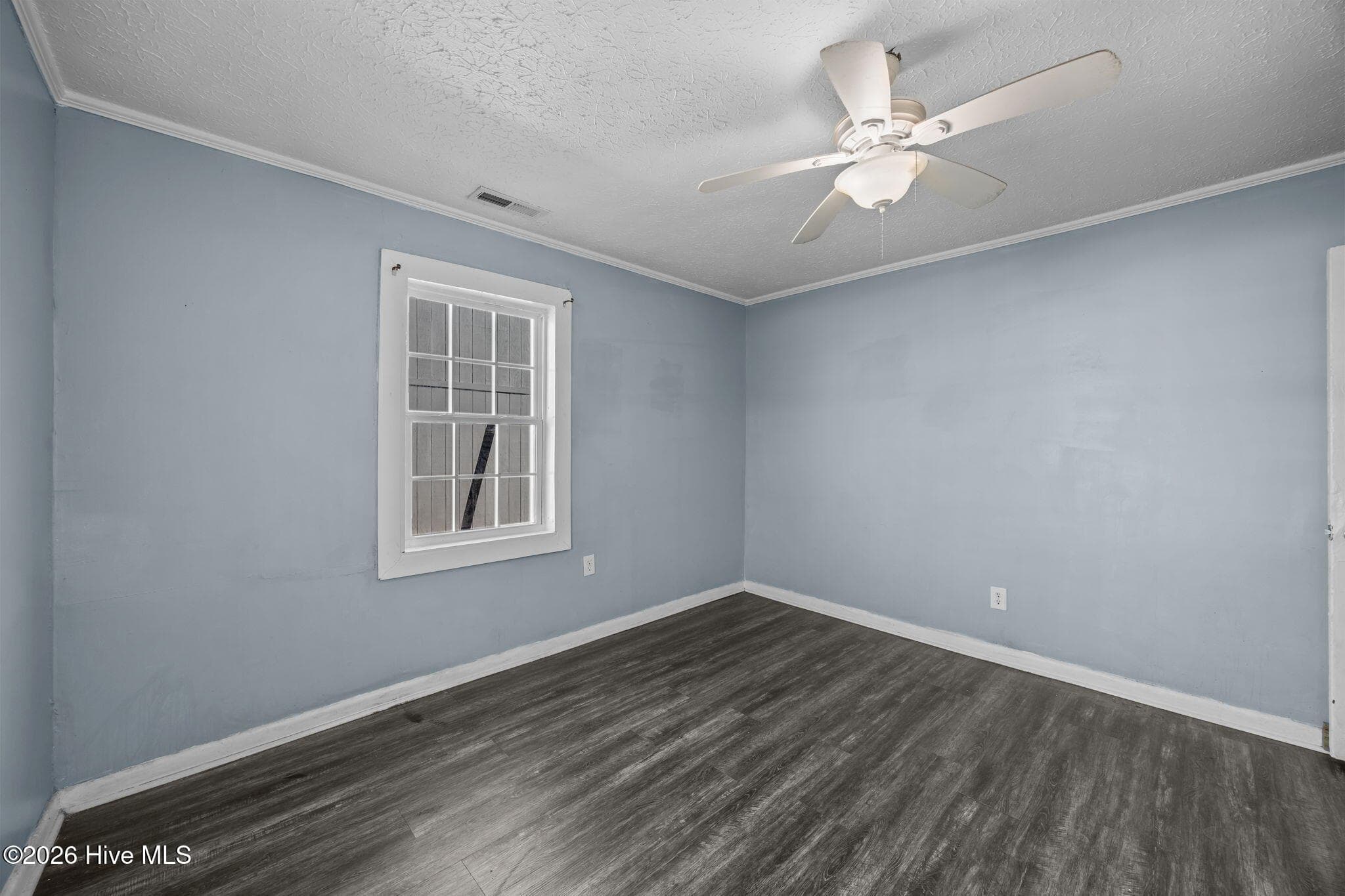 Single Family Residence at 1402 Wooster Street, Wilmington, NC 28401, photo 3 of 7