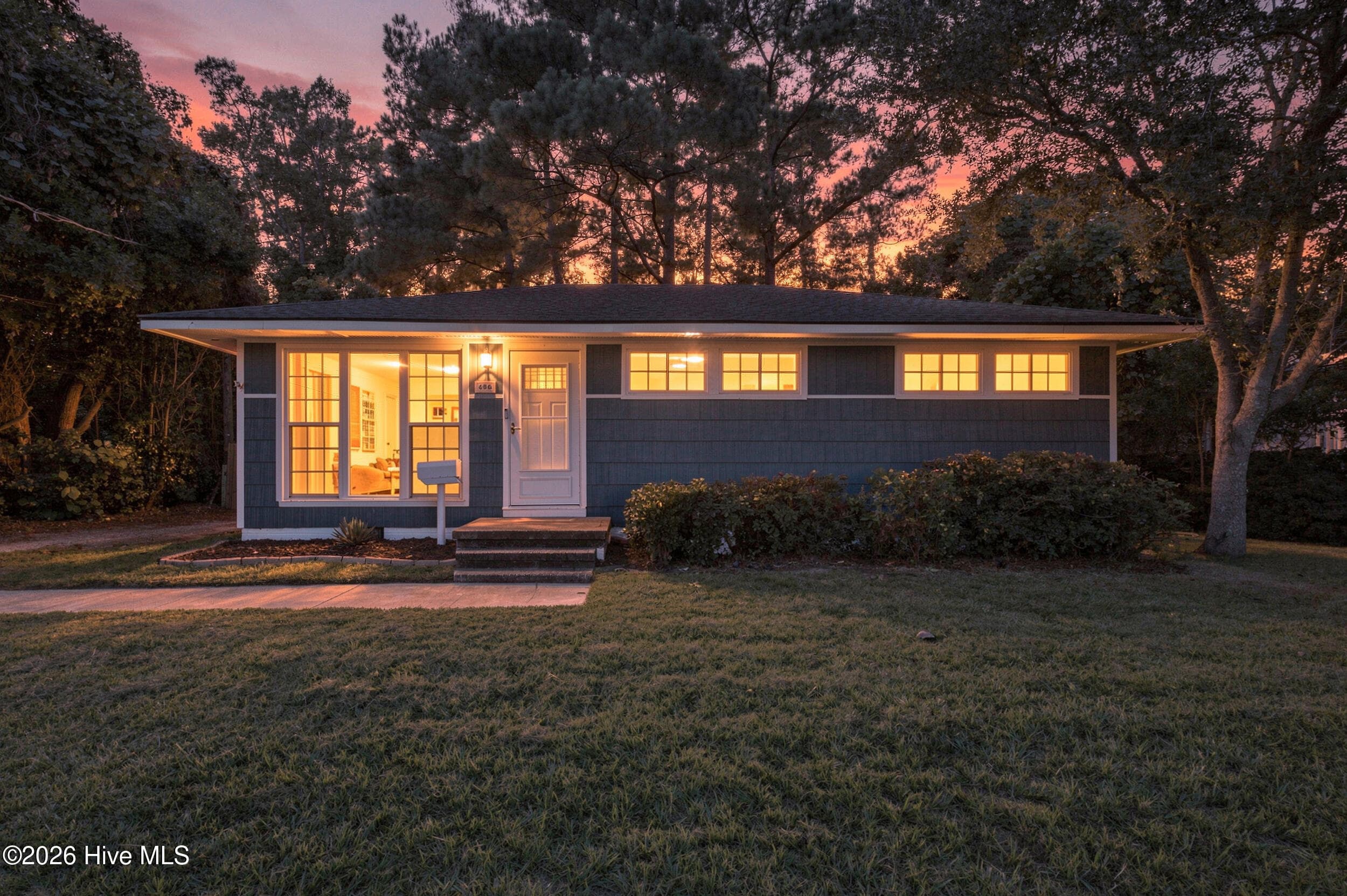 Single Family Residence at 606 Rosemont Avenue, Wilmington, NC 28403, photo 3 of 48