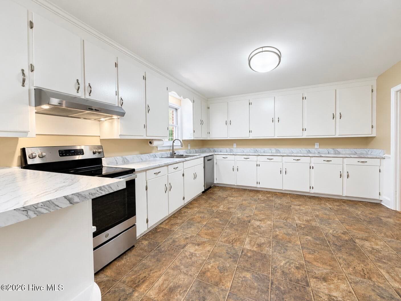 Single Family Residence at 320 Northern Boulevard, Wilmington, NC 28401, photo 20 of 159