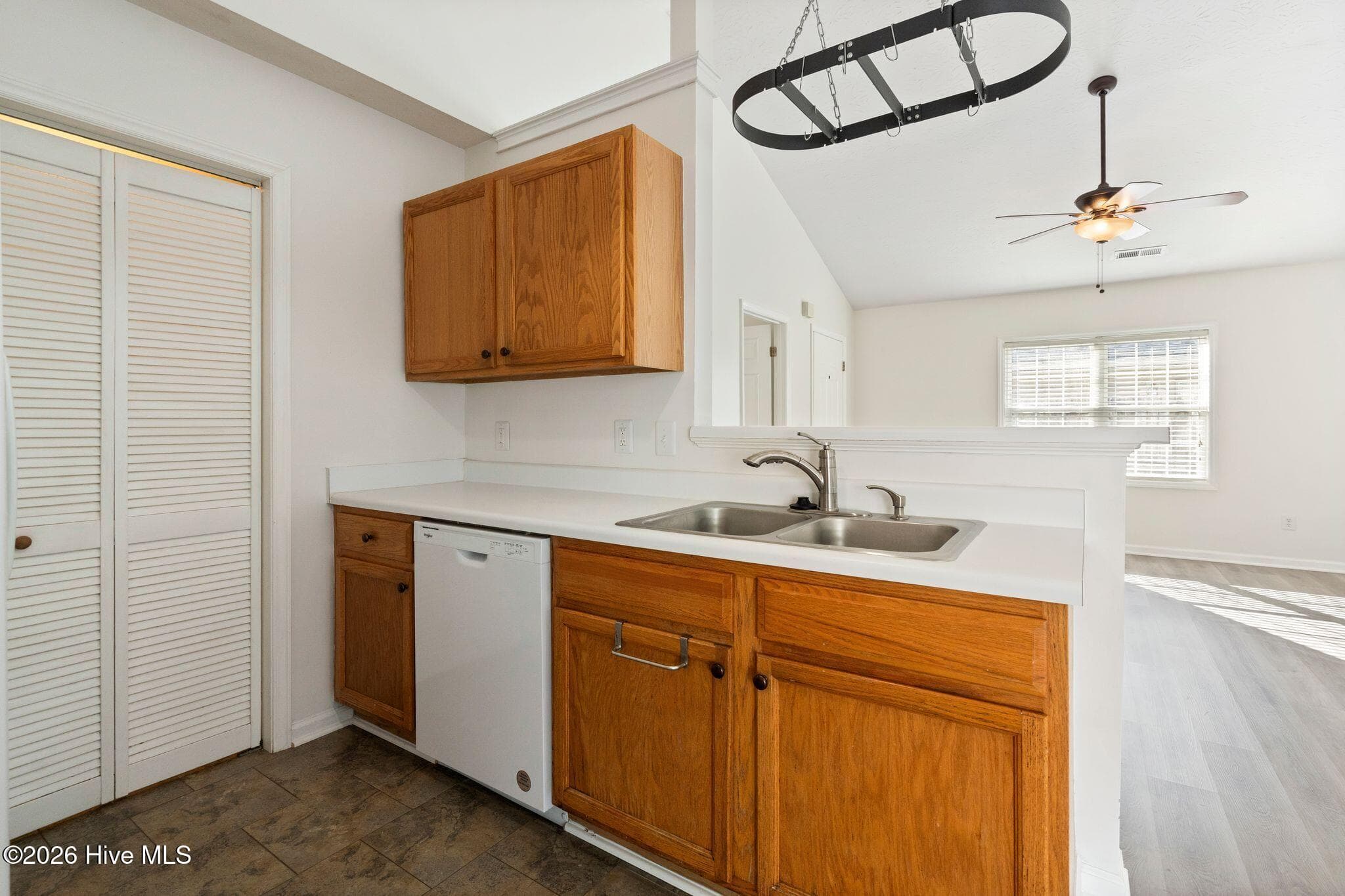 Single Family Residence at 811 Grathwol Drive, Wilmington, NC 28405, photo 13 of 41