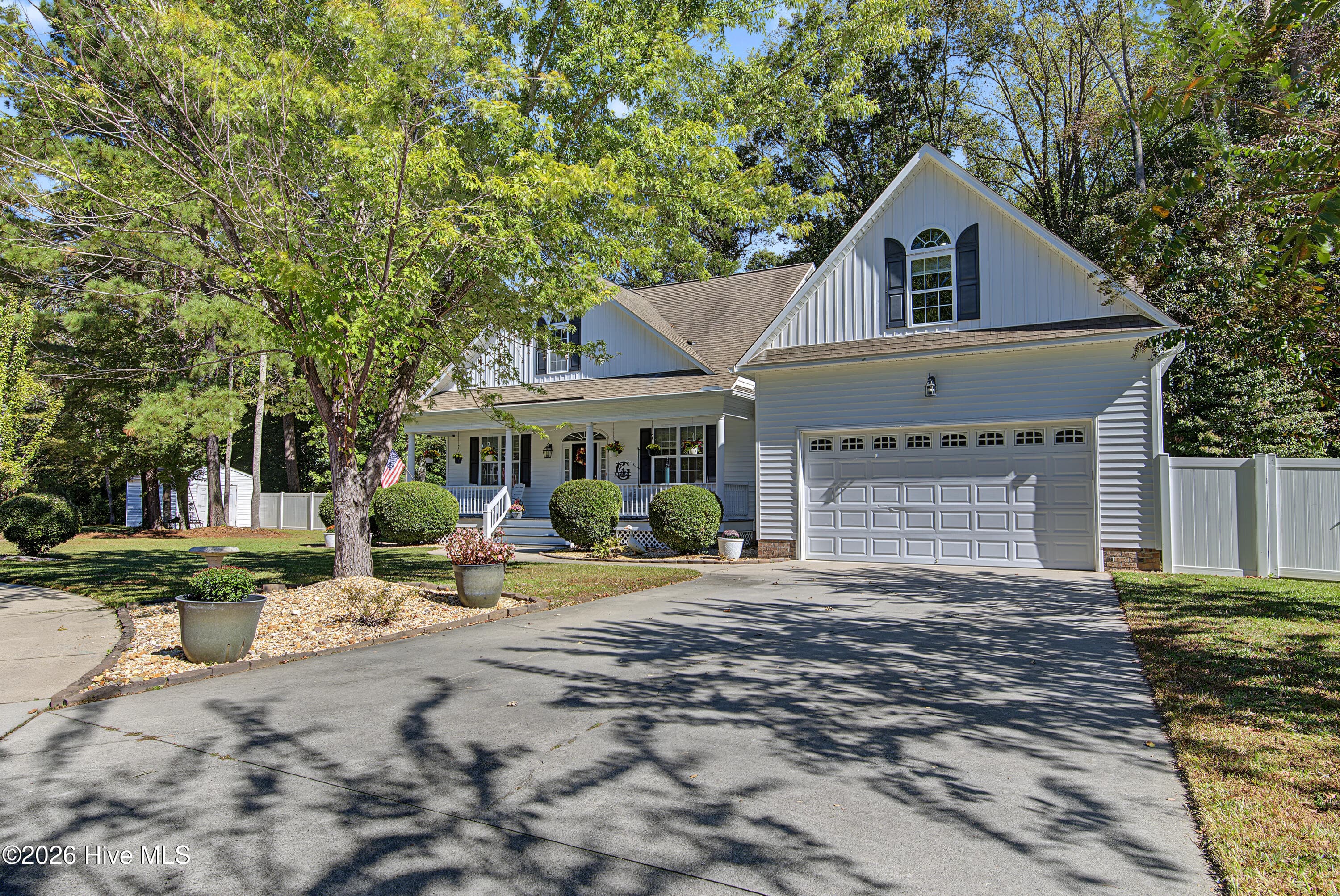 Single Family Residence at 135 Castle Court, Washington, NC 27889, photo 2 of 41