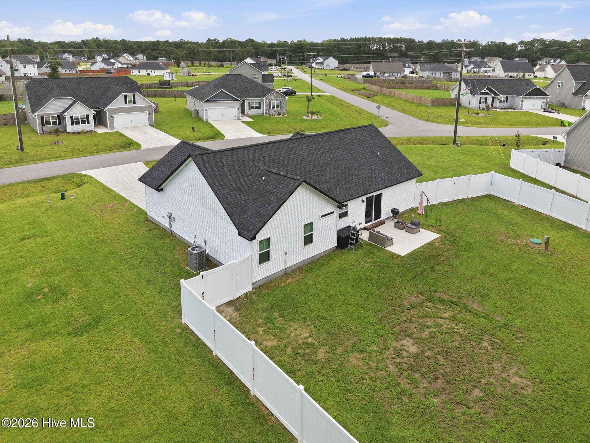 Single Family Residence at 321 Cotton Hill Place, Hubert, NC 28539, photo 4 of 4