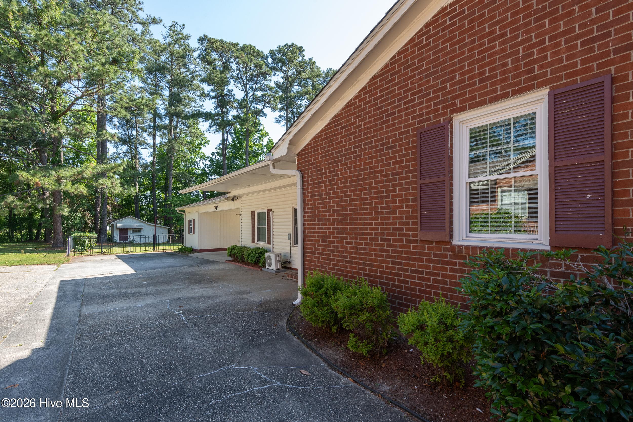 Single Family Residence at 1705 Englewood Drive, Greenville, NC 27858, photo 2 of 2