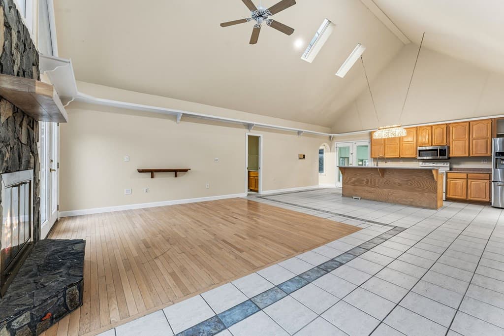 Residential at 286 Mccombs Road, Murphy, NC 28906, photo 10 of 73