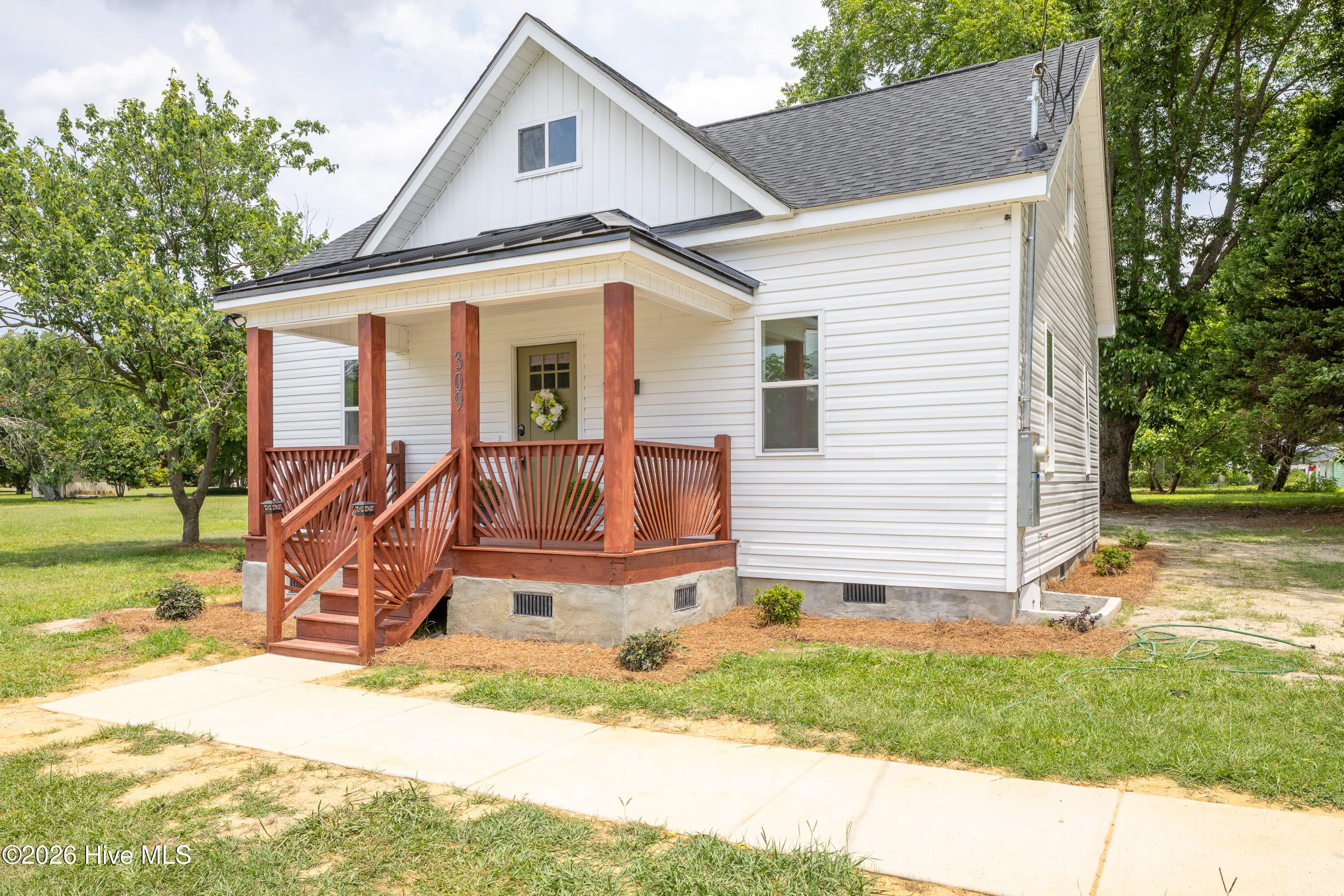 Single Family Residence at 309 Stetson Street, Clinton, NC 28328, photo 2 of 33