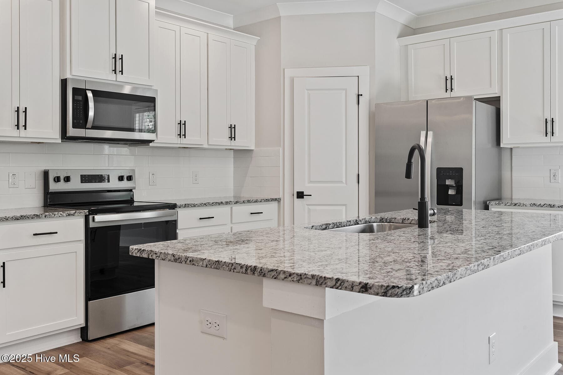 Single Family Residence at 27 S Umbrella Palm Drive, Hampstead, NC 28443, photo 6 of 21