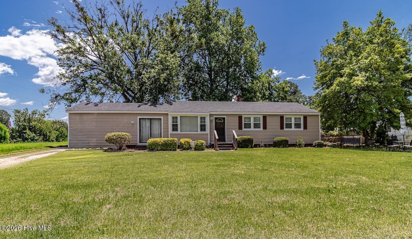 Single Family Residence at 302 Nelson Drive, Goldsboro, NC 27534, photo 4 of 38