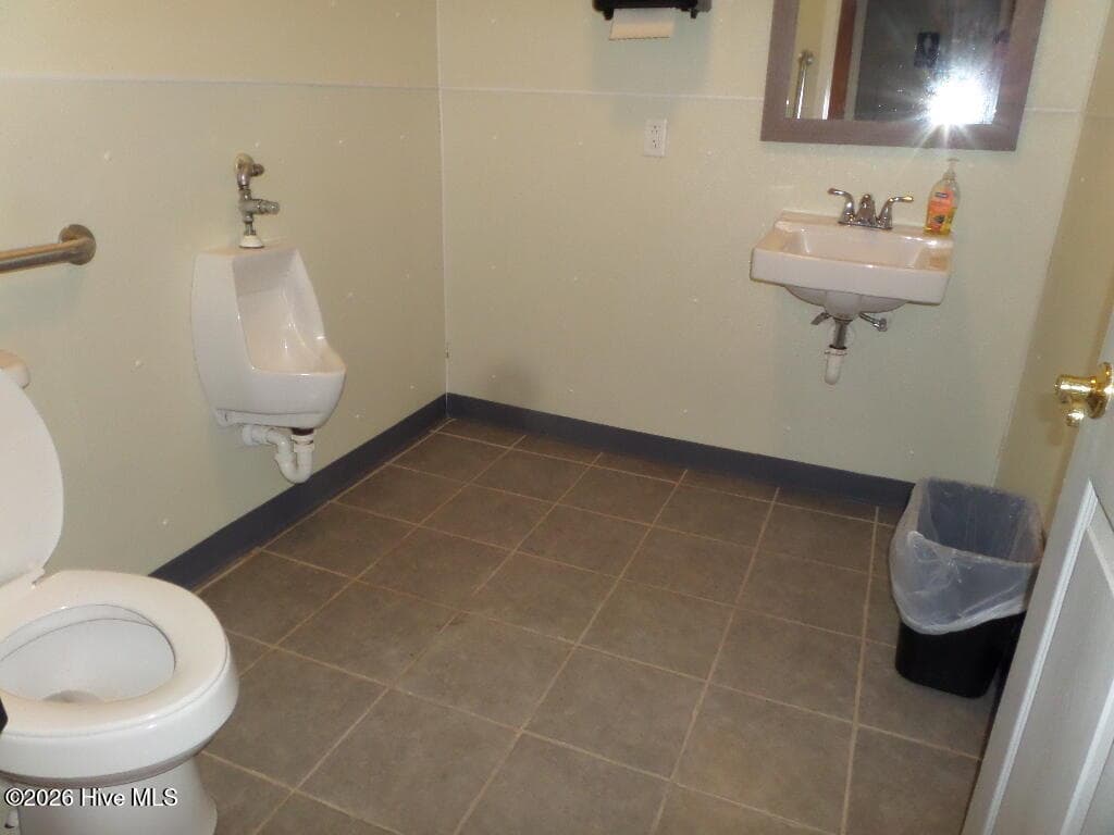 Business at 3865 S Main Street, Farmville, NC 27828, photo 33 of 57