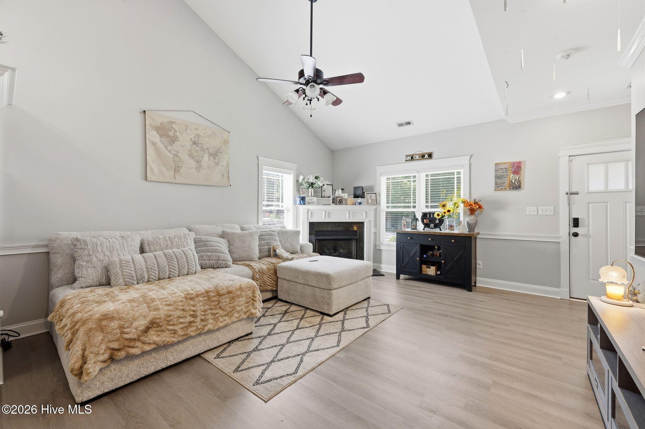 Single Family Residence at 402 Satterfield Drive, New Bern, NC 28560, photo 6 of 42
