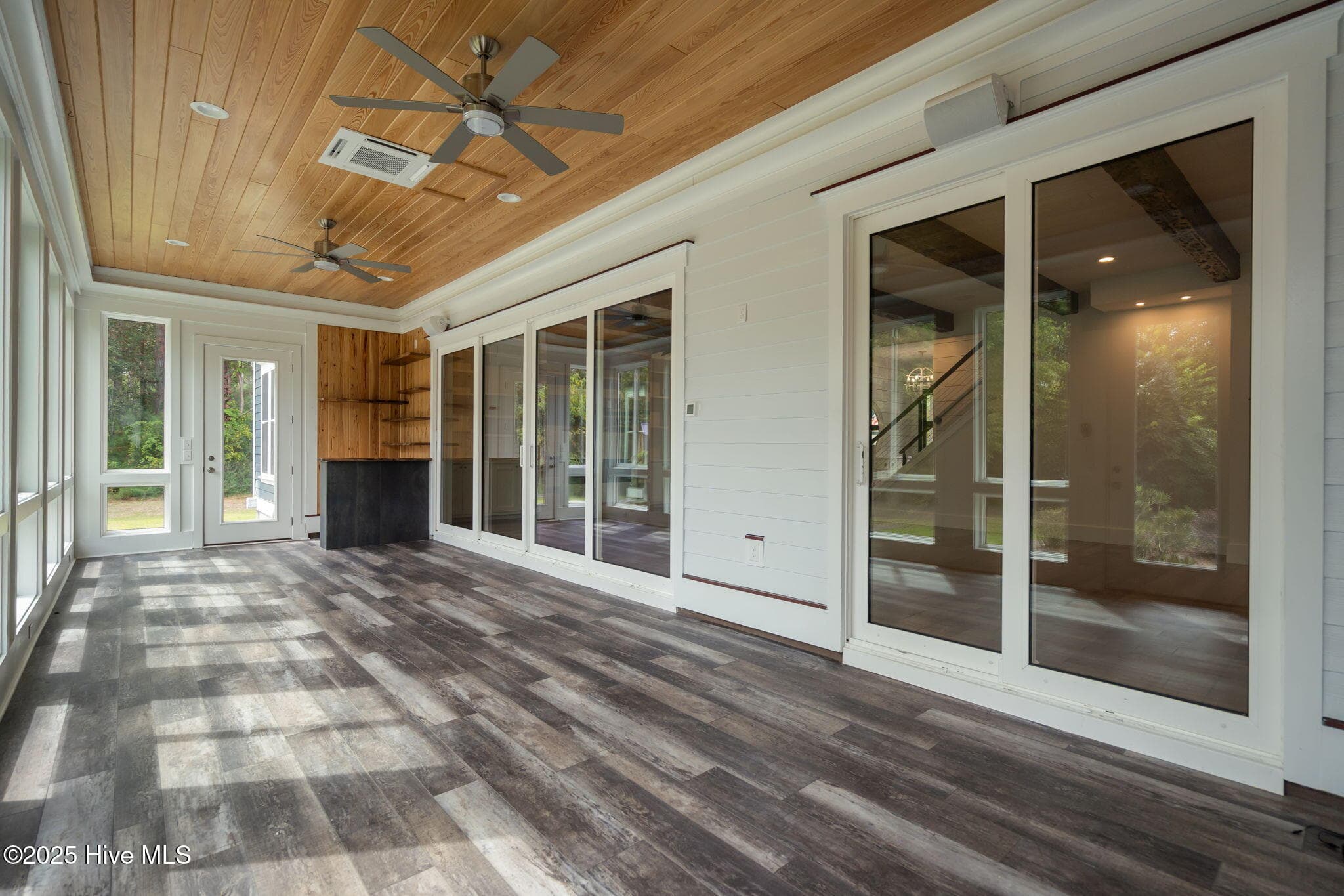 Single Family Residence at 314 E Rolling Meadows Road, Hampstead, NC 28443, photo 5 of 11