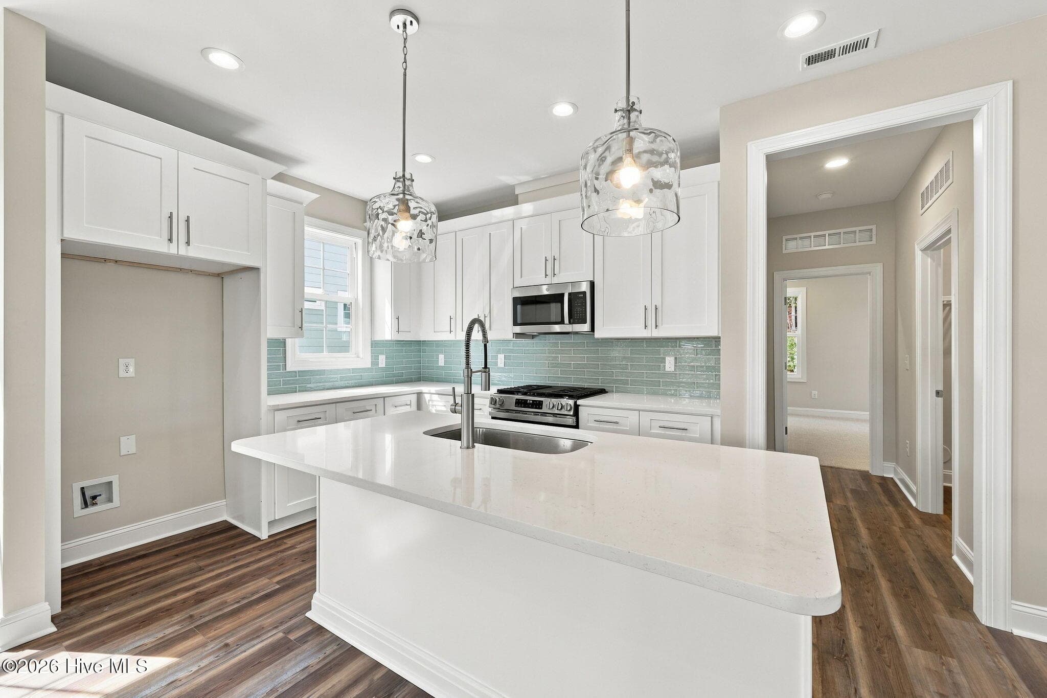Single Family Residence at 4004 Brighton Drive, New Bern, NC 28562, photo 10 of 71