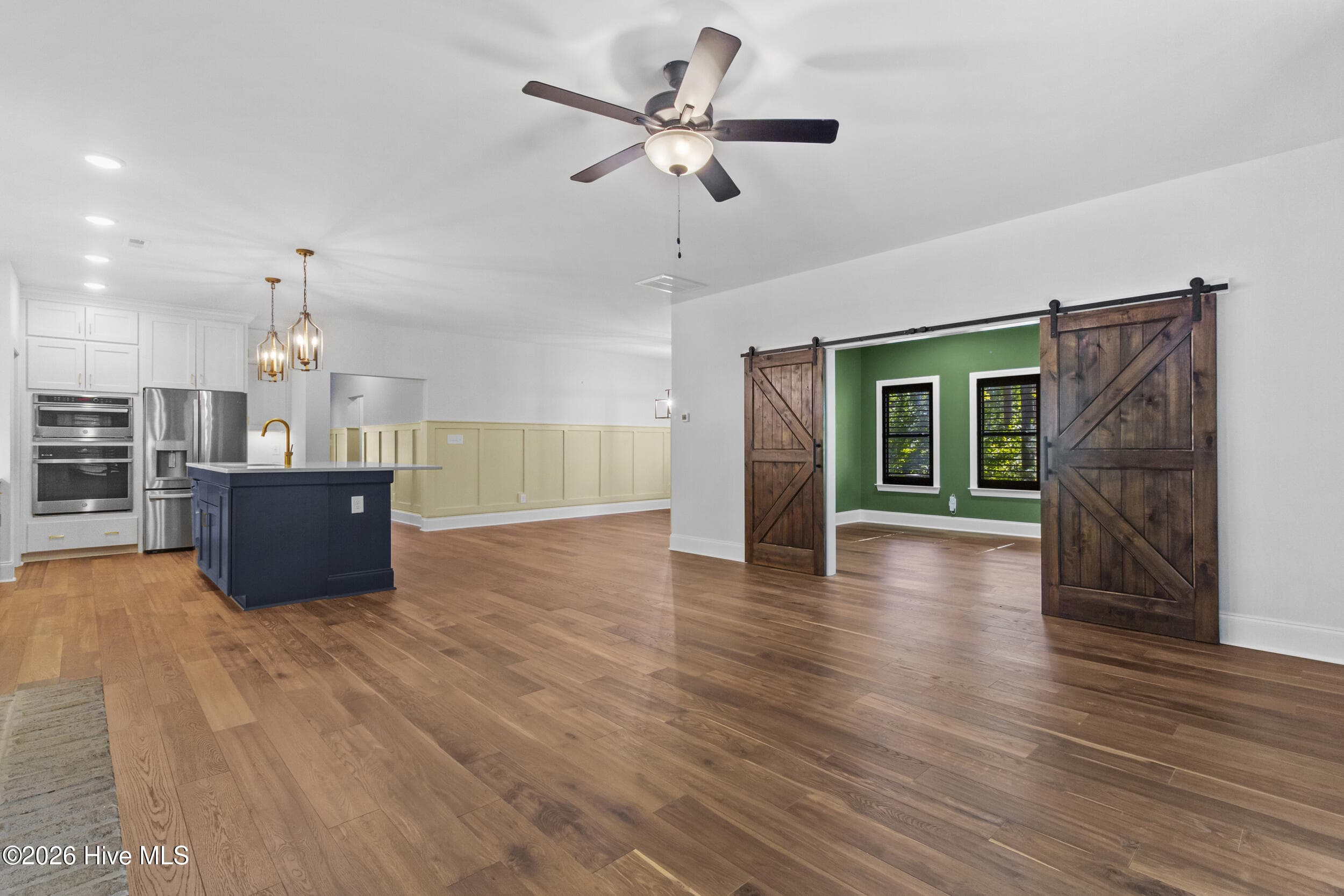 Single Family Residence at 1003 Alabaster Drive, New Bern, NC 28562, photo 4 of 99