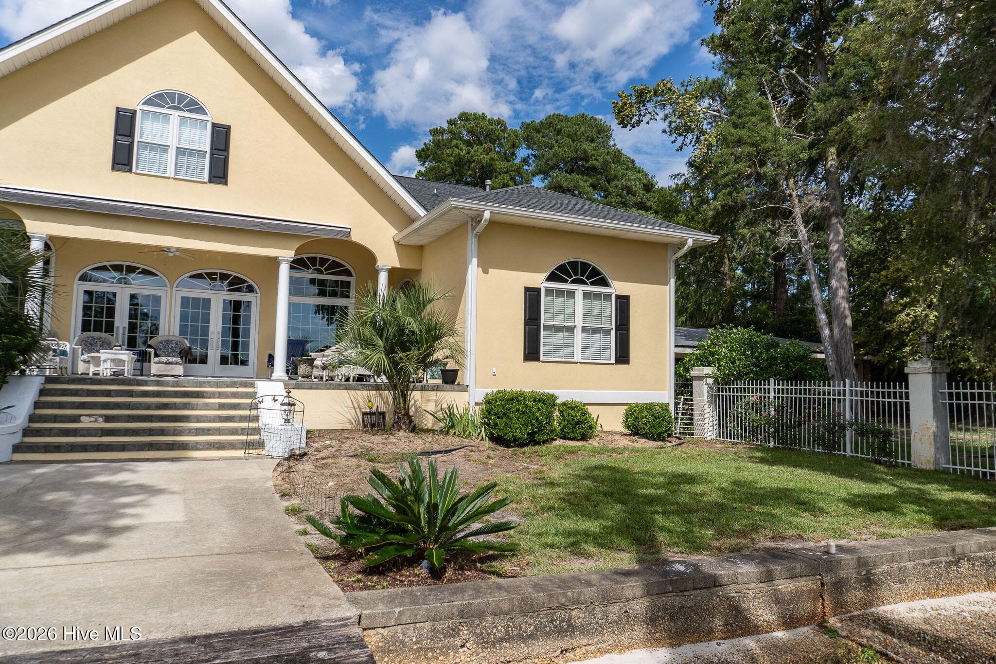 Single Family Residence at 6756 U.S. 701 Highway, Elizabethtown, NC 28337, photo 6 of 49