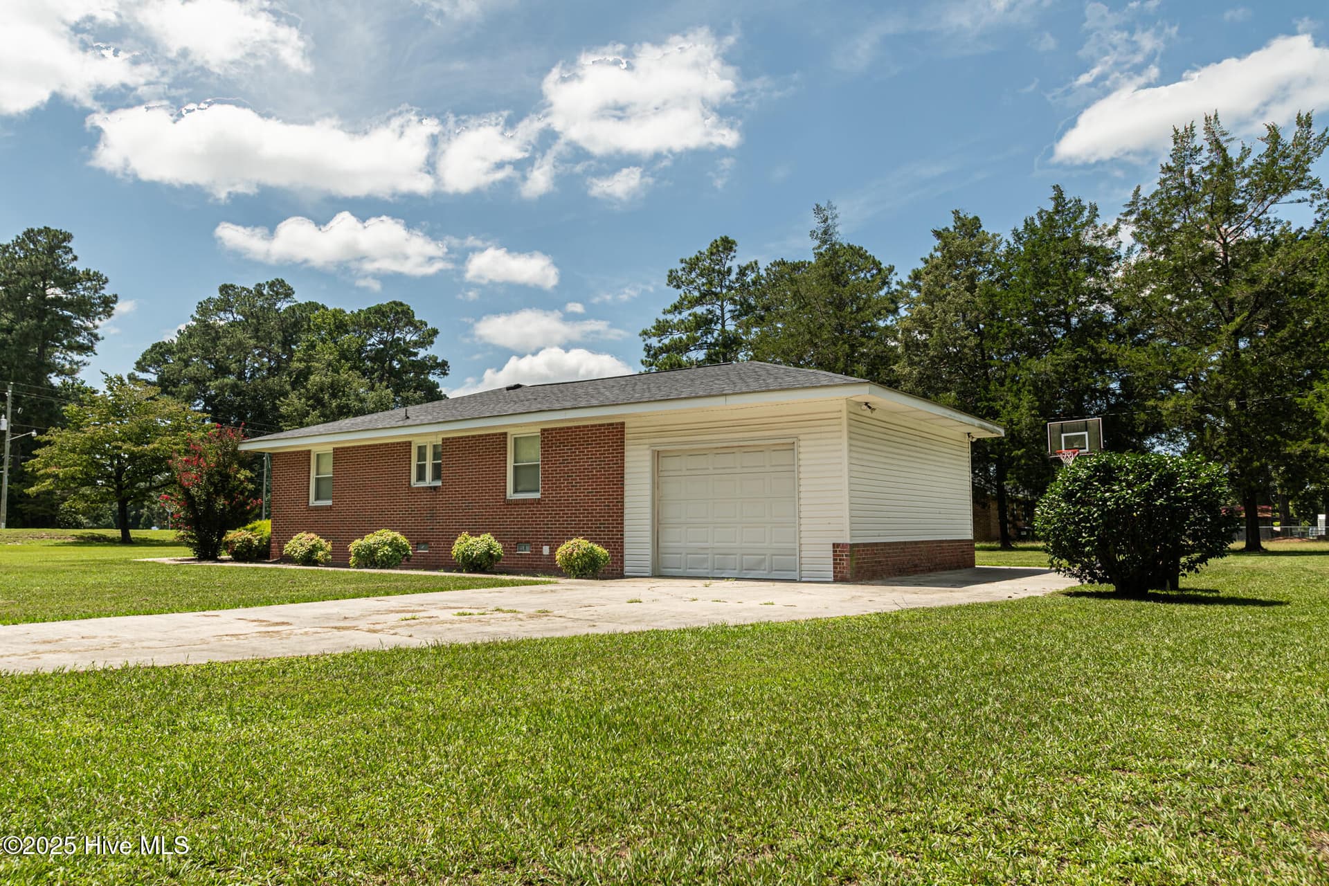 Single Family Residence at 6778 Albert Street, Dublin, NC 28332, photo 4 of 31