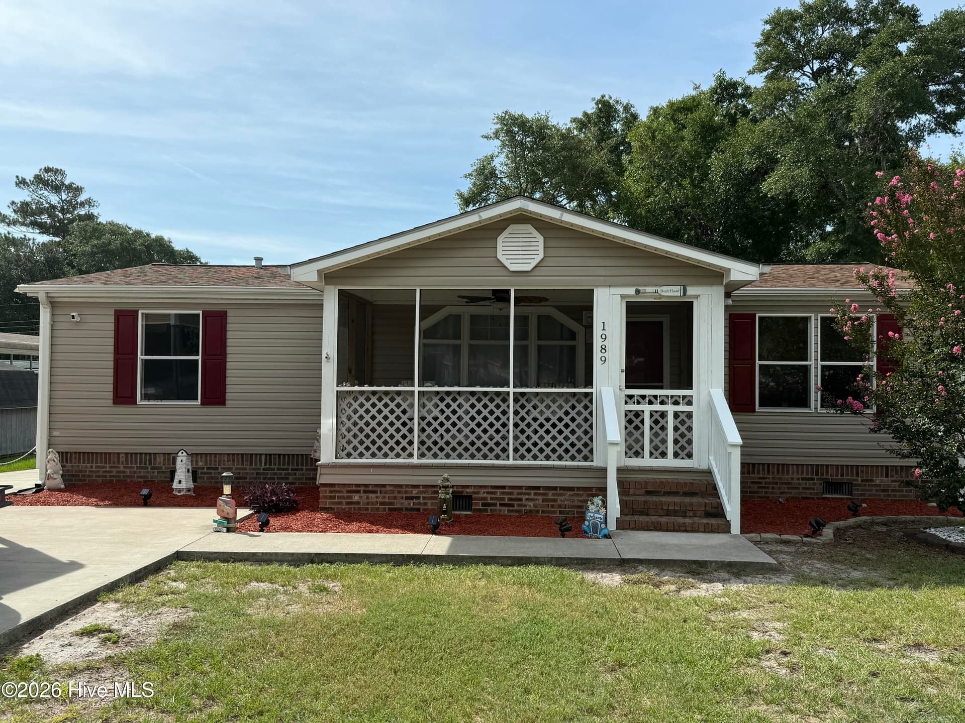 Manufactured Home at 1989 Scotch Sea Lane SW, Supply, NC 28462, photo 35 of 49
