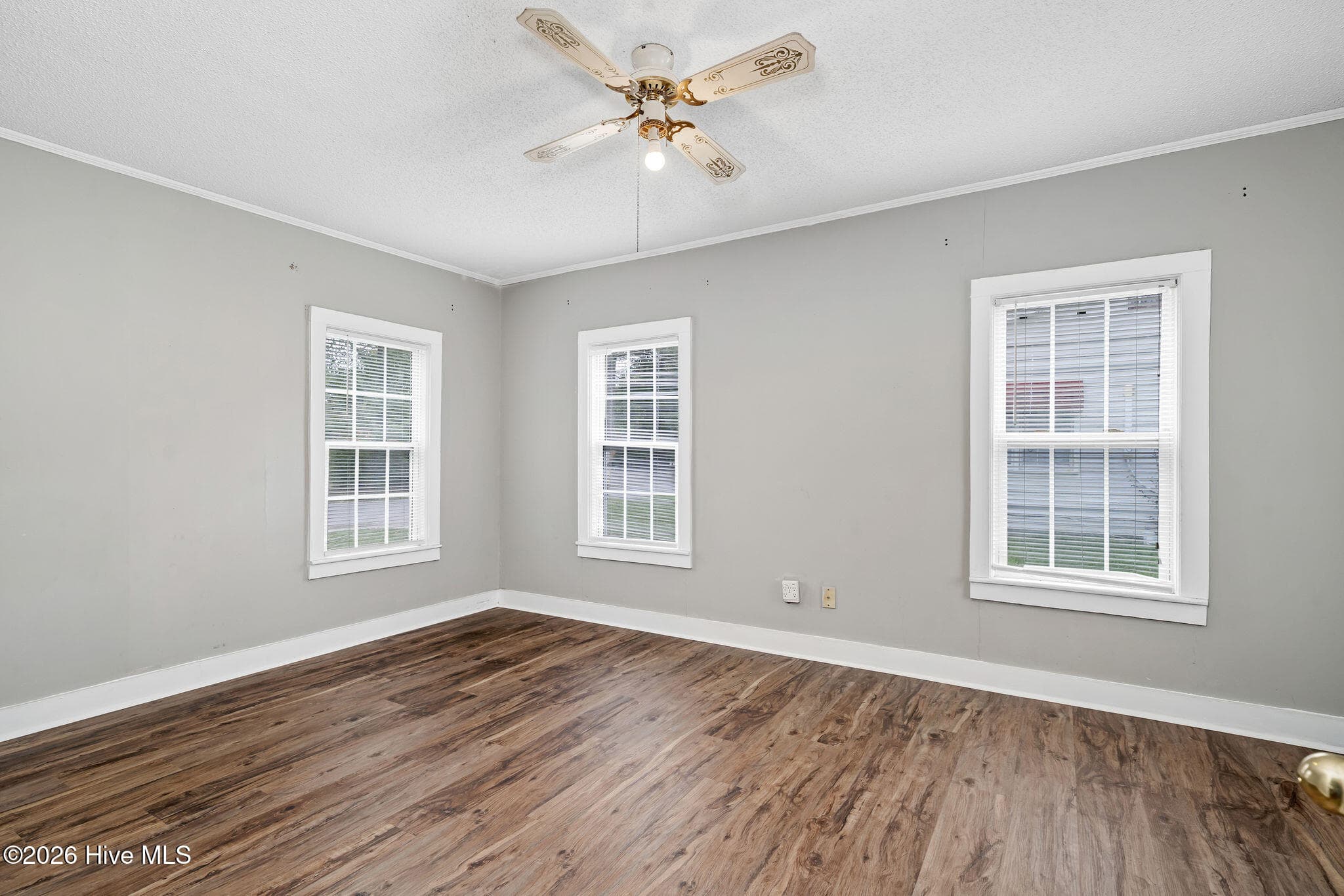 Single Family Residence at 115 E Murphy Street, Wallace, NC 28466, photo 14 of 24