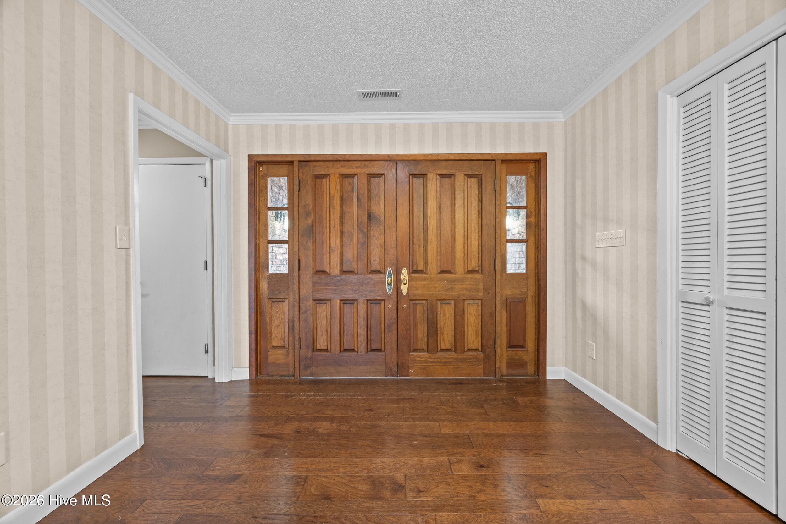 foyer - 616 E Murphy Street, Wallace, NC 28466