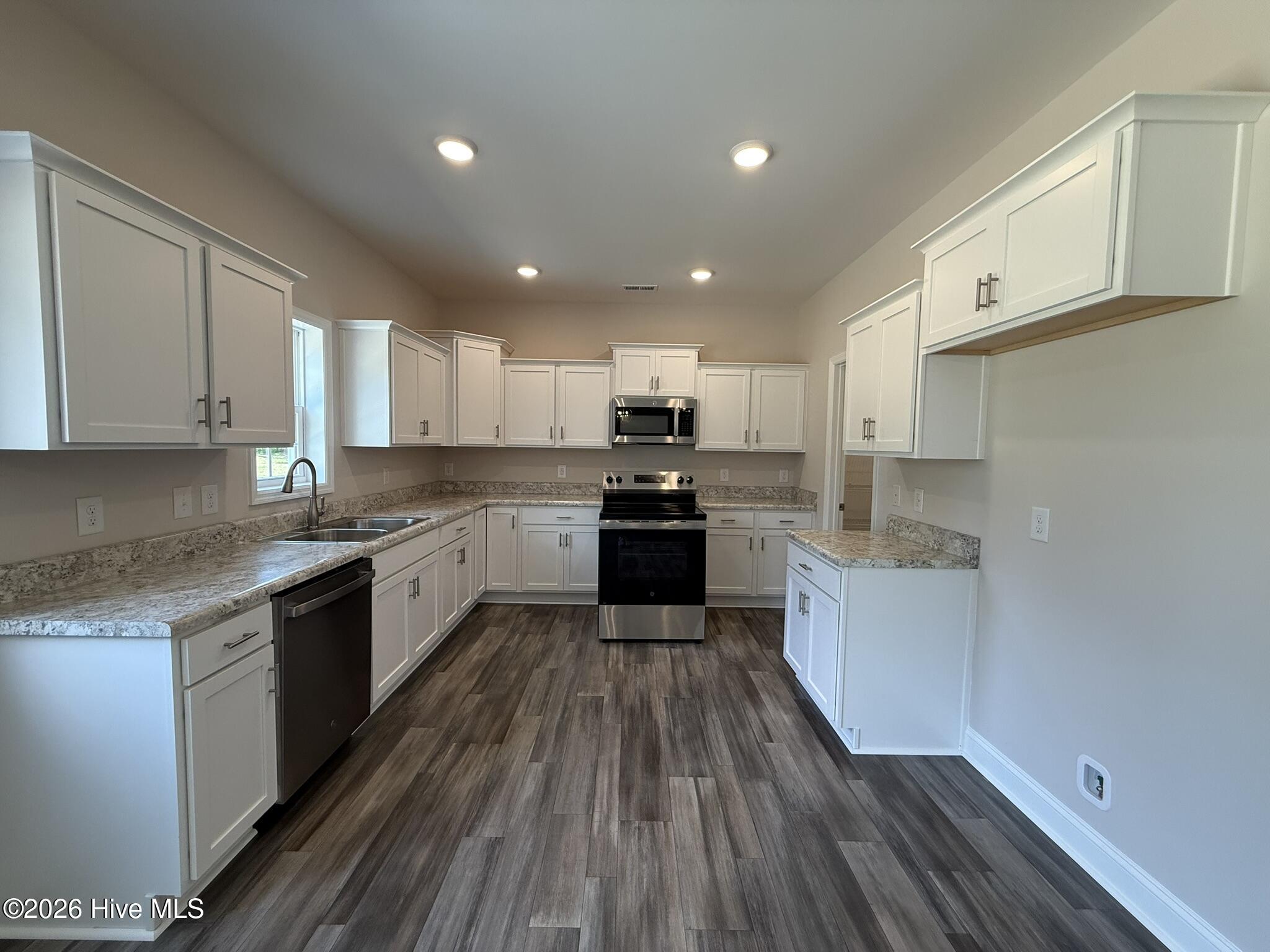 Single Family Residence at 503 Nc Hwy 172, Hubert, NC 28539, photo 2 of 2
